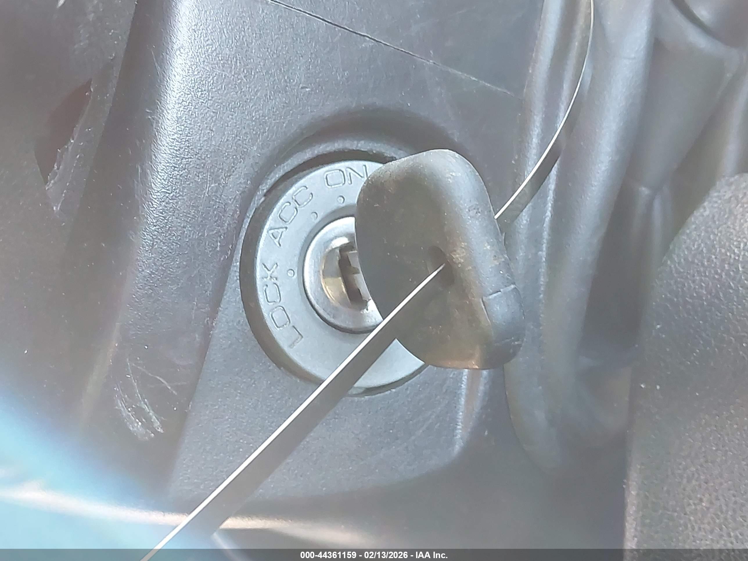 CHEVROLET COLORADO image 11
