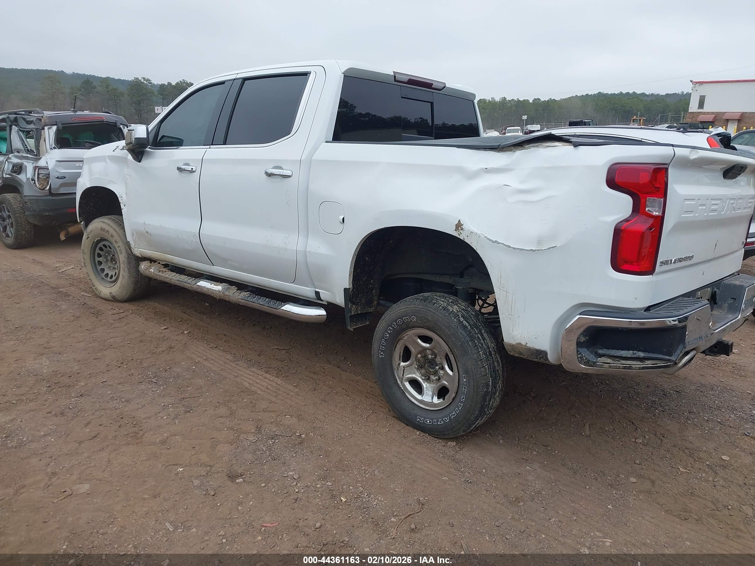 CHEVROLET SILVERADO image 3