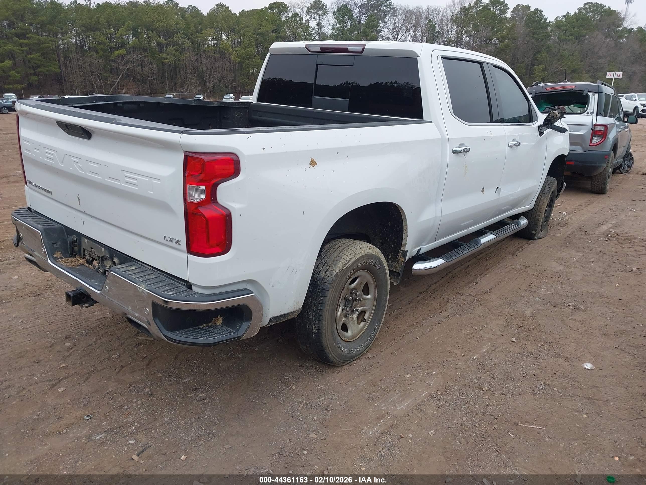 CHEVROLET SILVERADO image 4