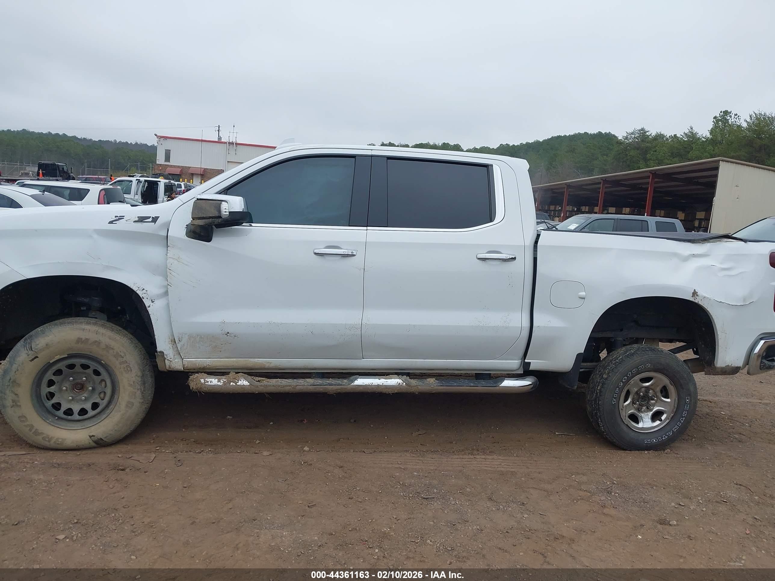 CHEVROLET SILVERADO image 6