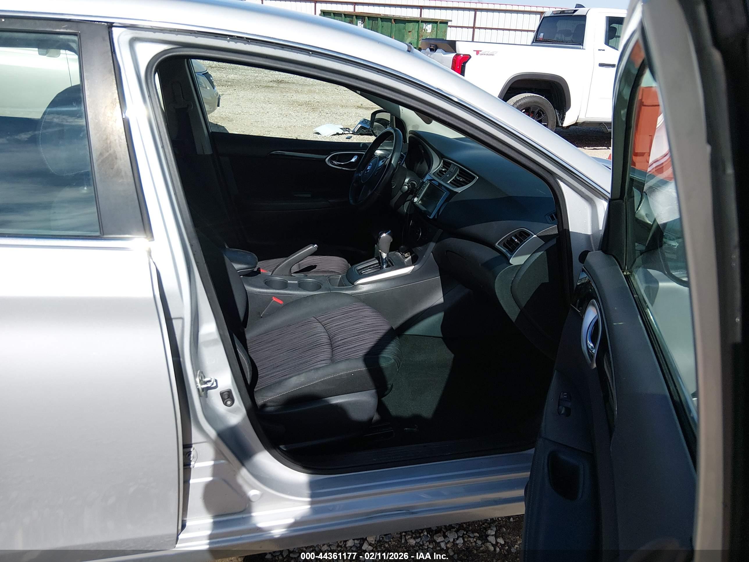 NISSAN SENTRA image 5