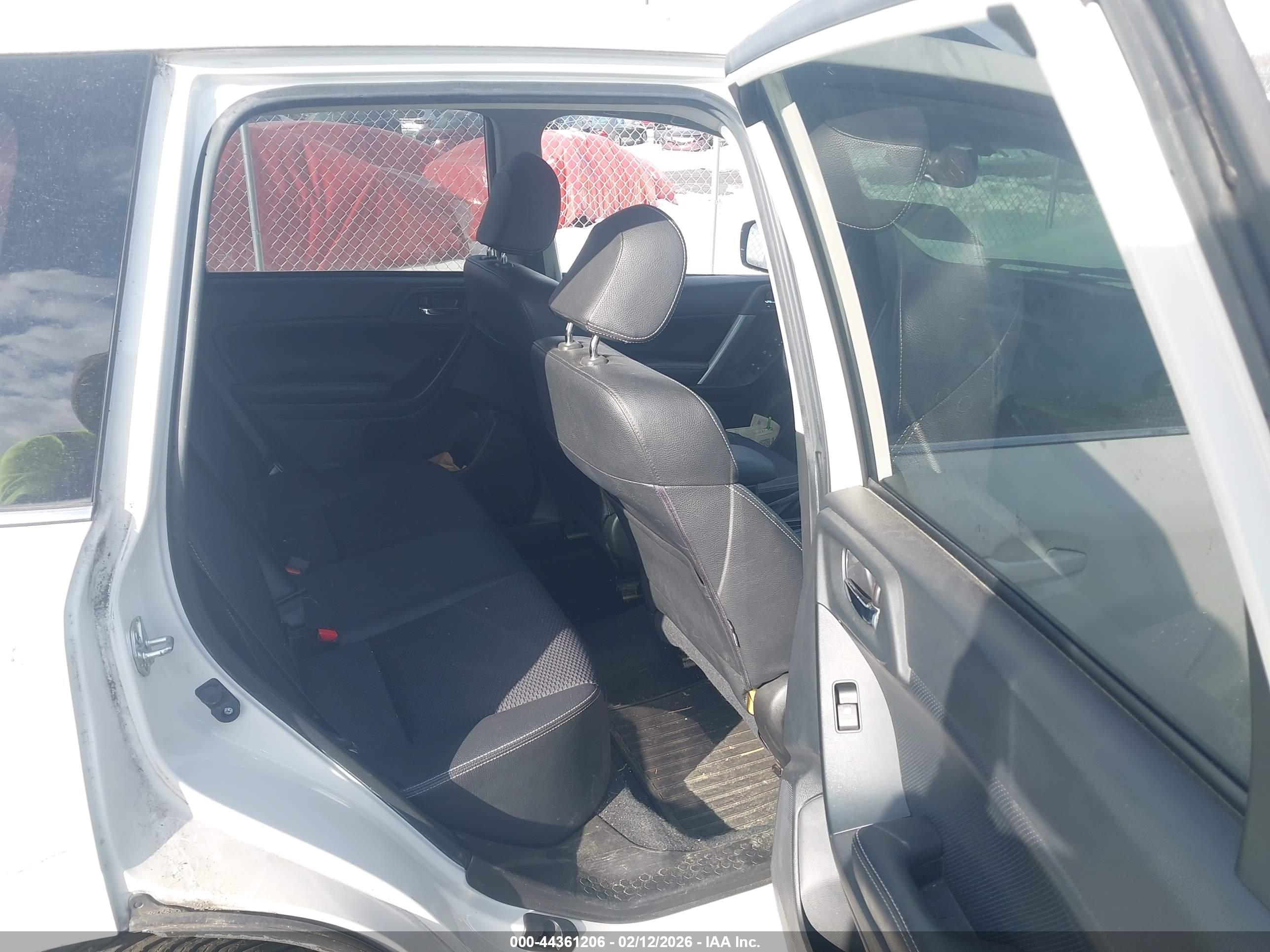 SUBARU FORESTER image 8