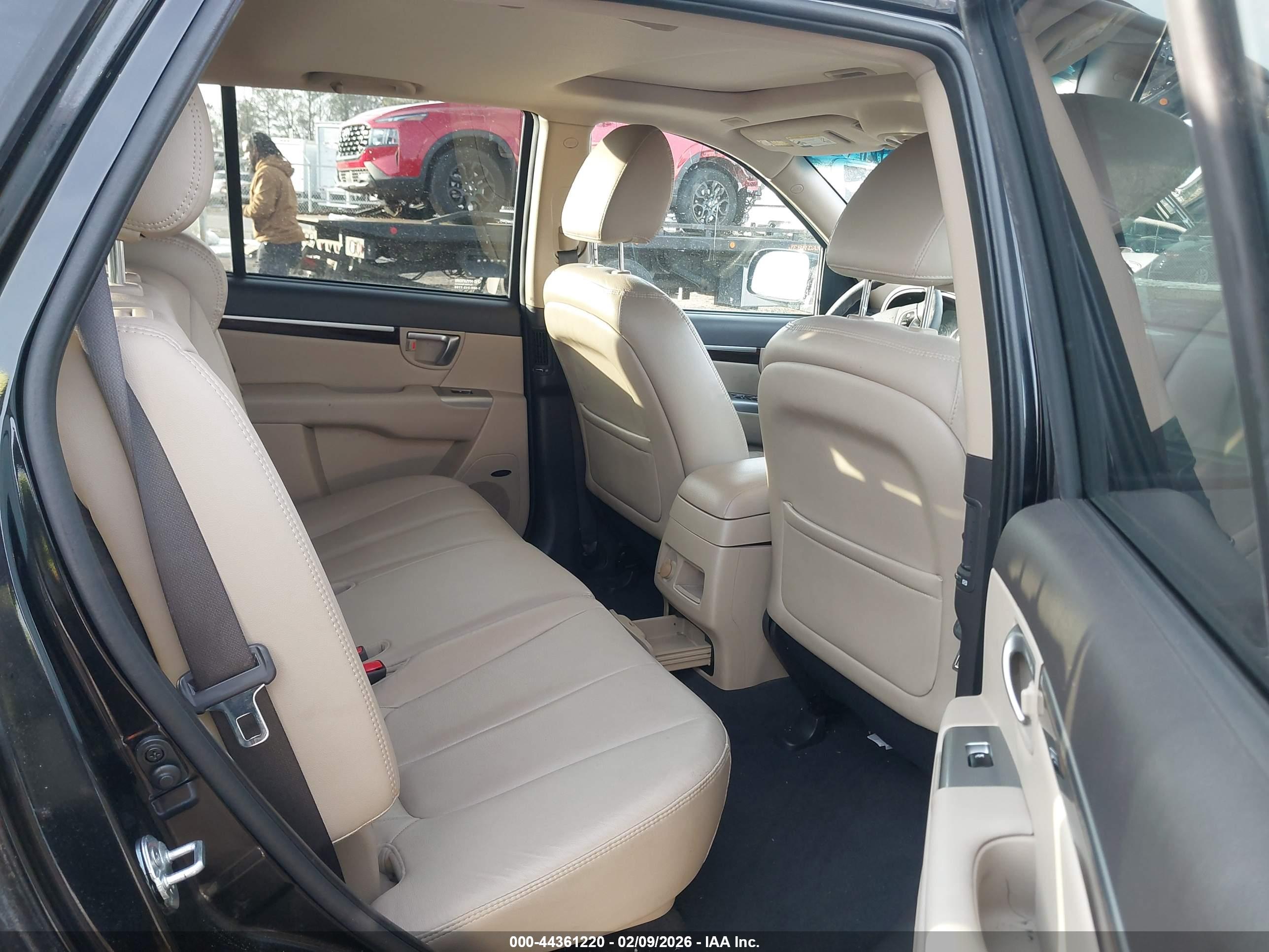 HYUNDAI SANTA image 8