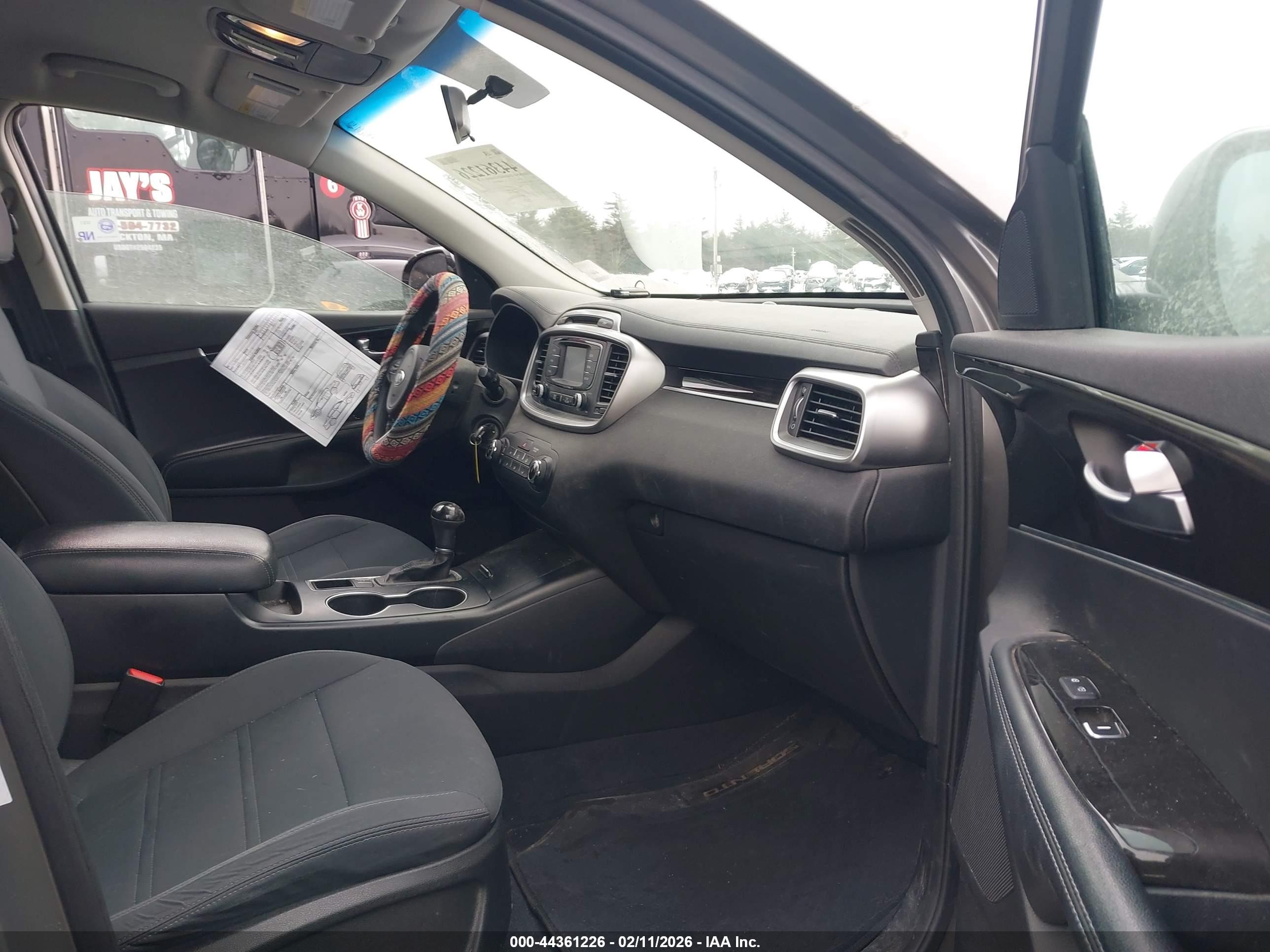 KIA SORENTO image 5