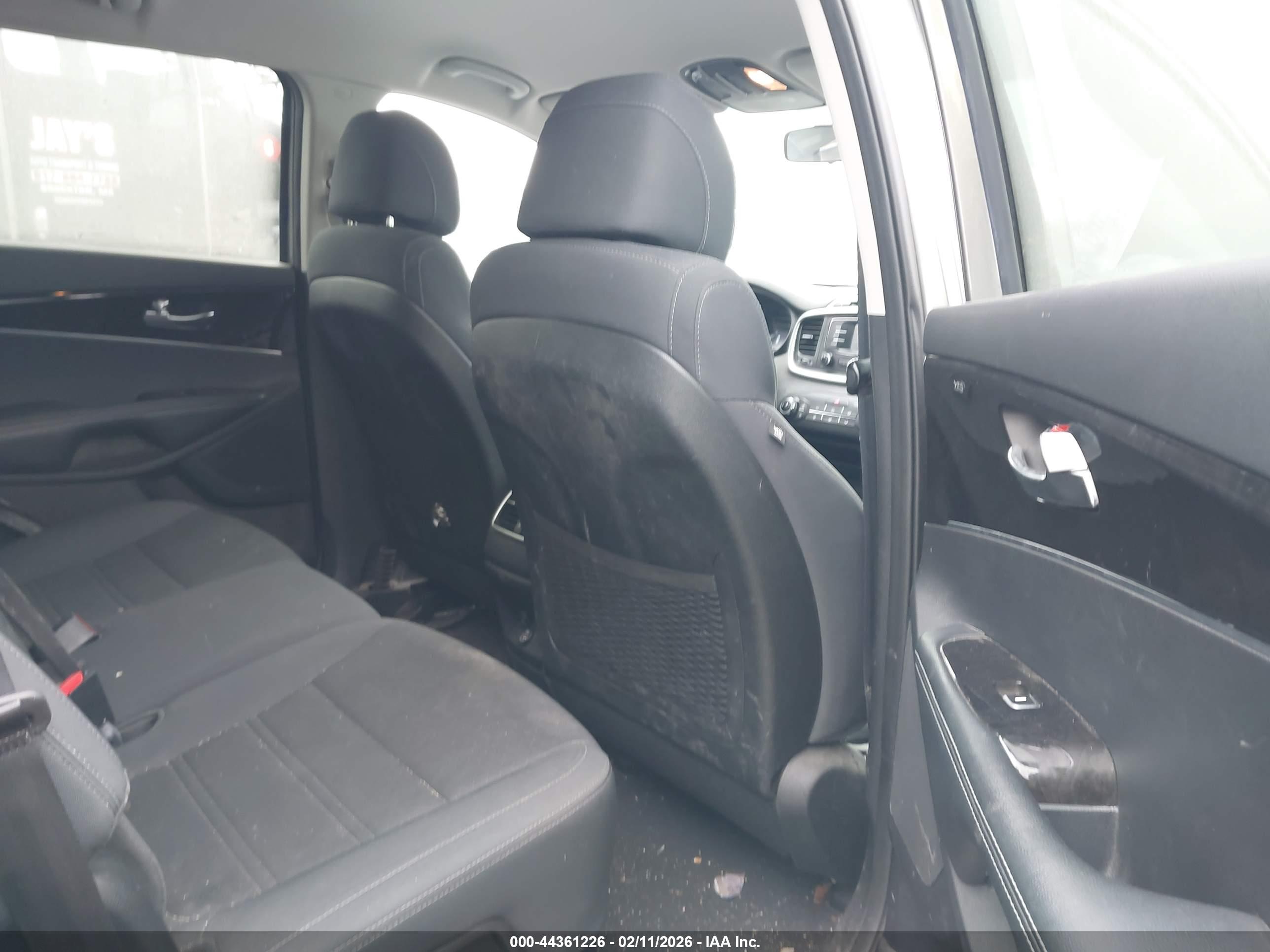 KIA SORENTO image 8