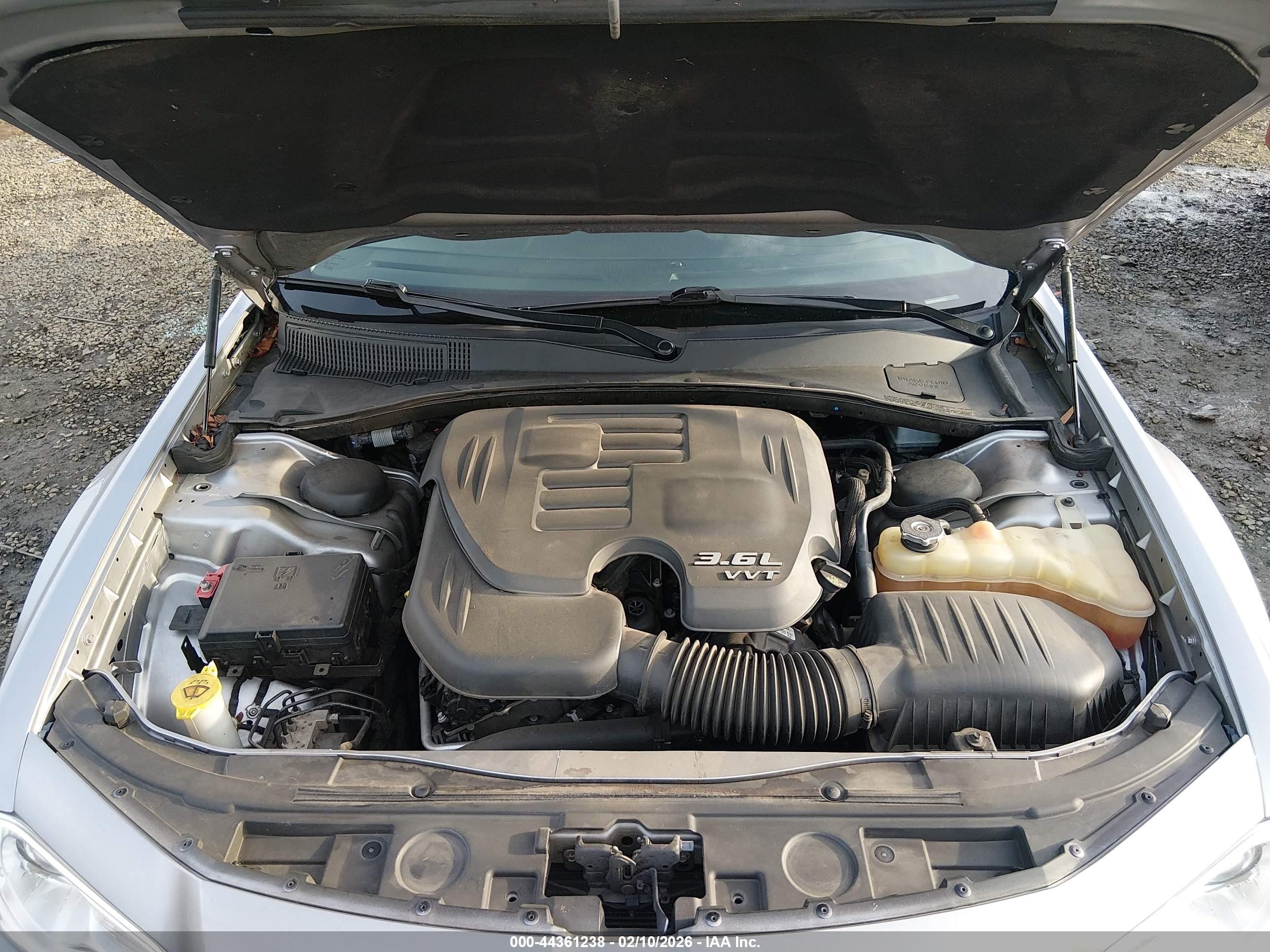 CHRYSLER 300 image 10