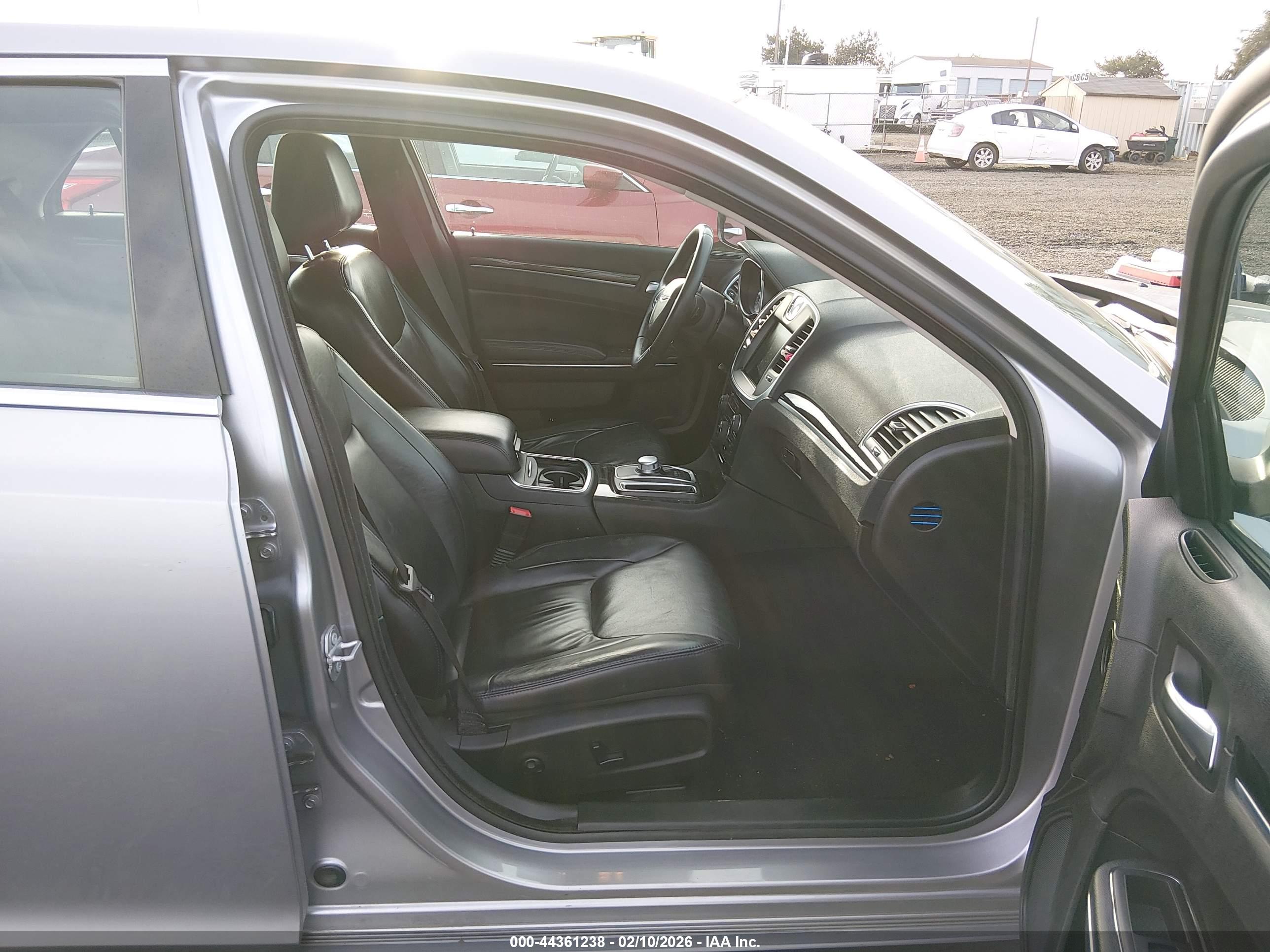CHRYSLER 300 image 5