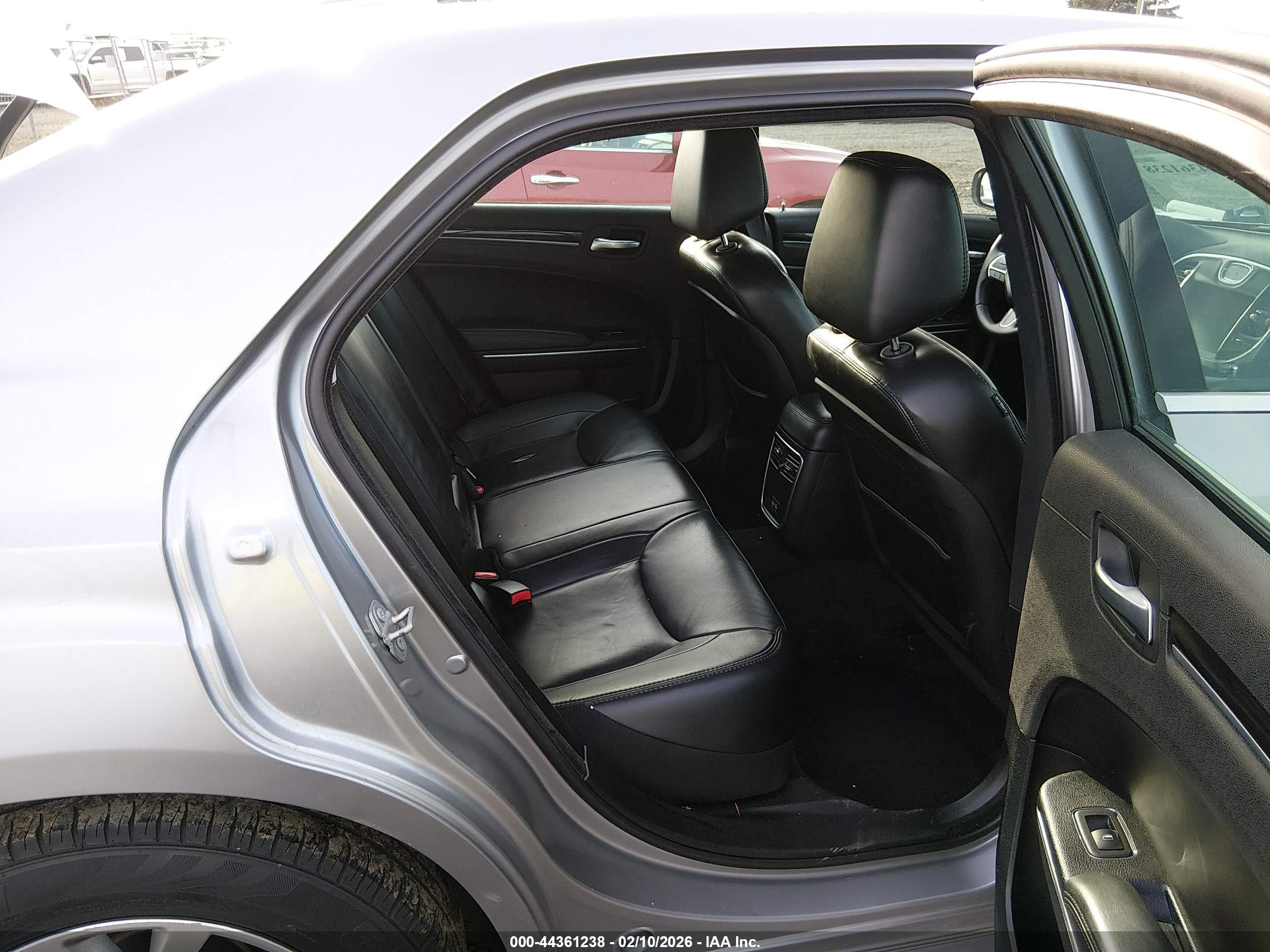 CHRYSLER 300 image 8