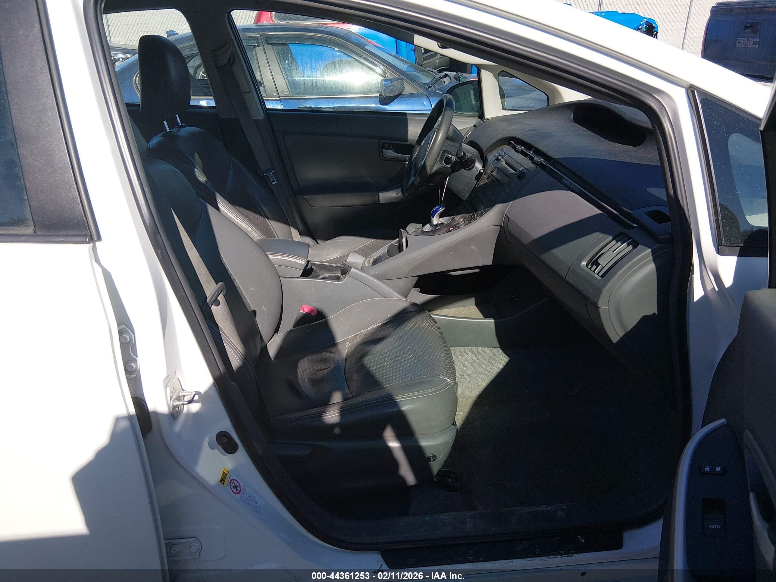 TOYOTA PRIUS image 5