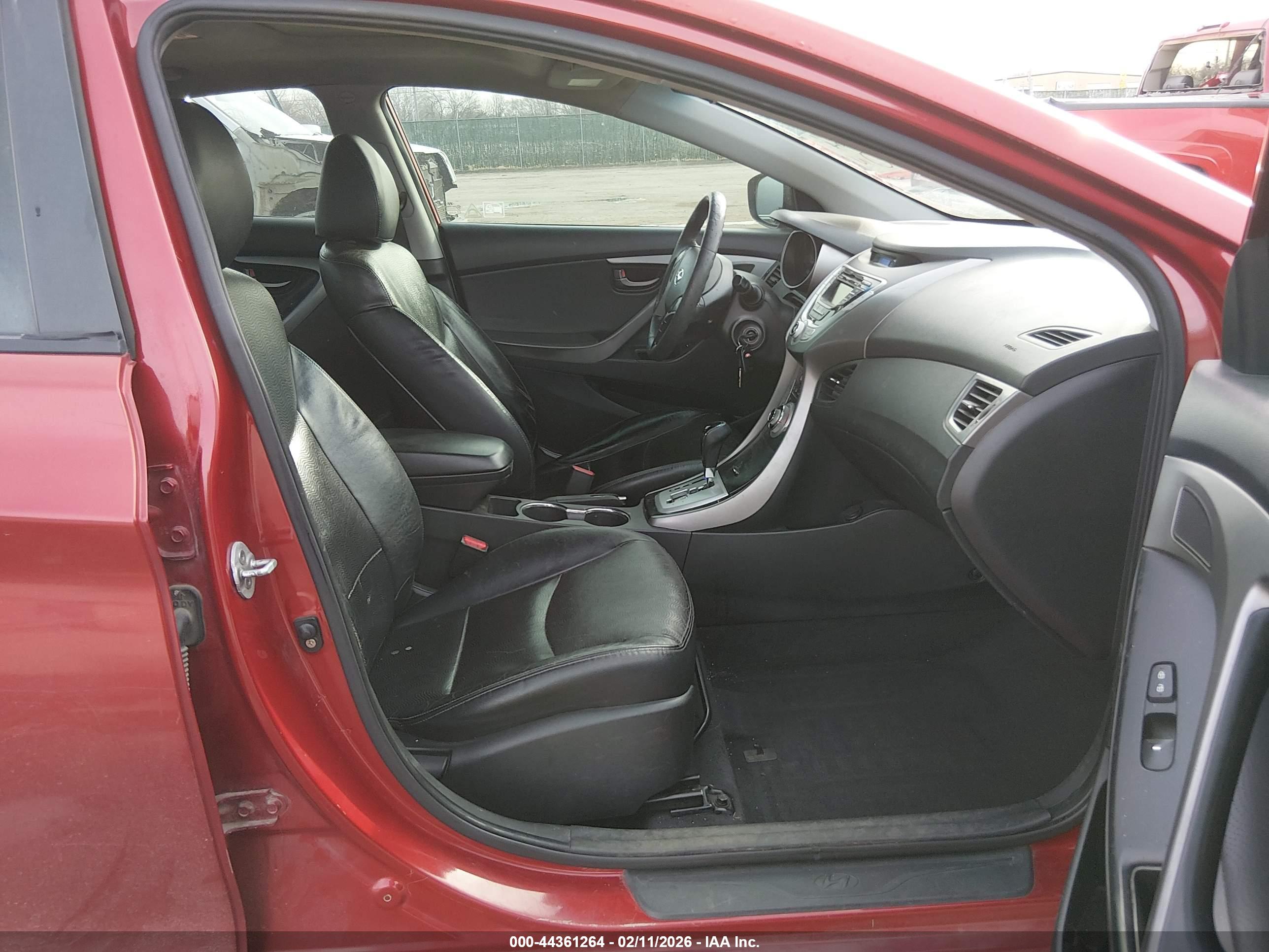 HYUNDAI ELANTRA image 5