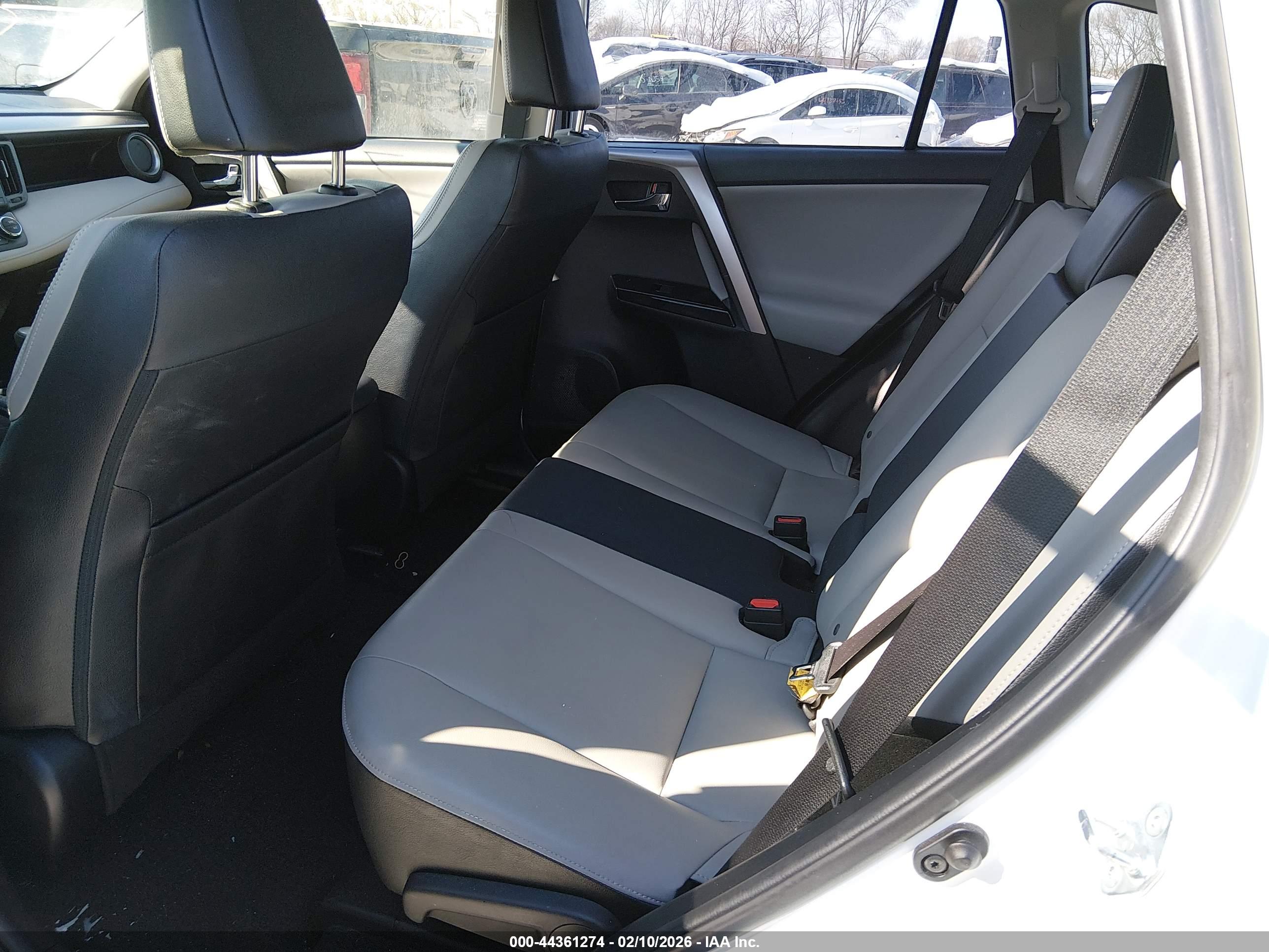 TOYOTA RAV4 image 8