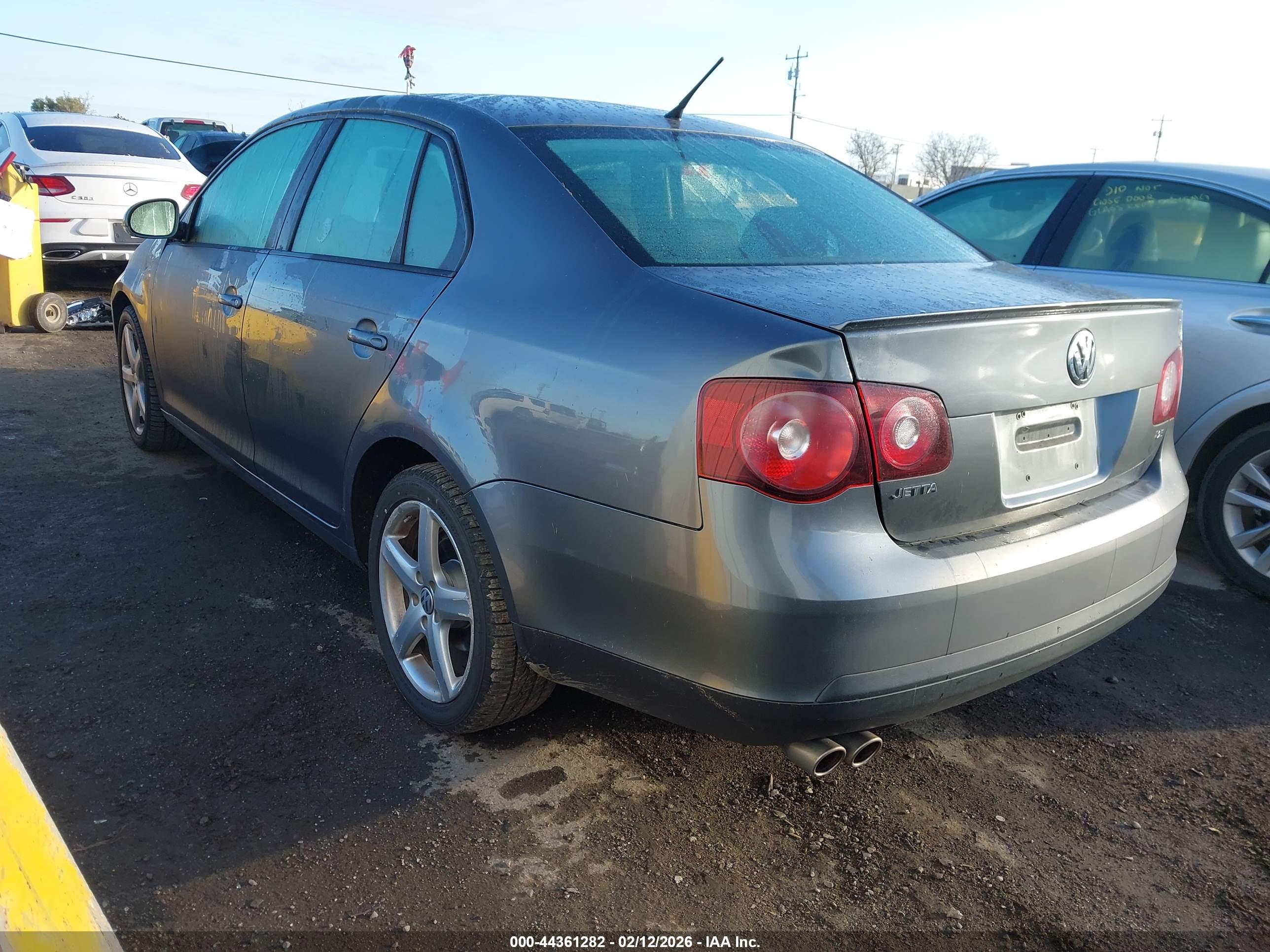 VOLKSWAGEN JETTA image 3