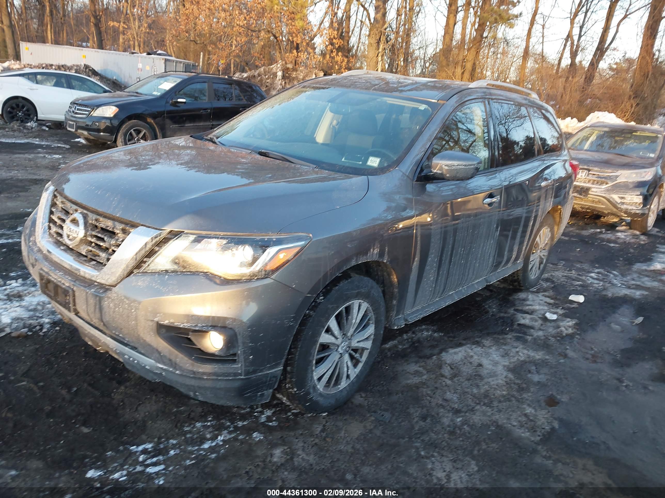 NISSAN PATHFINDER image 2