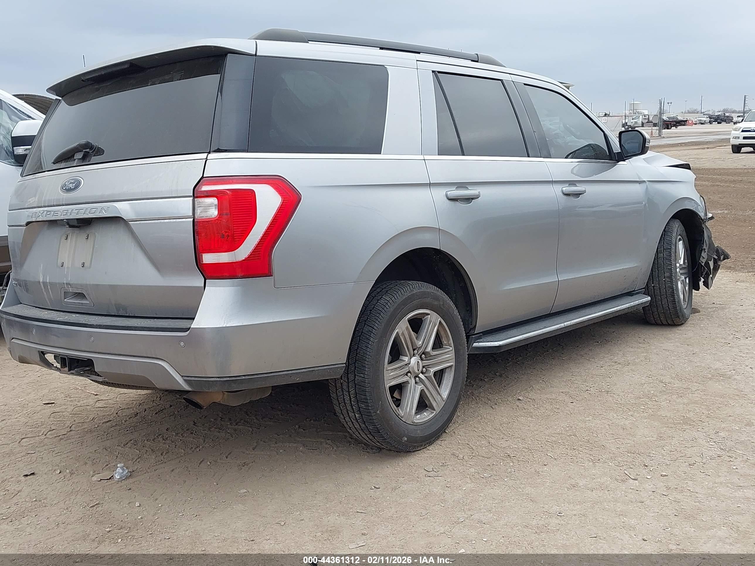 FORD EXPEDITION image 4