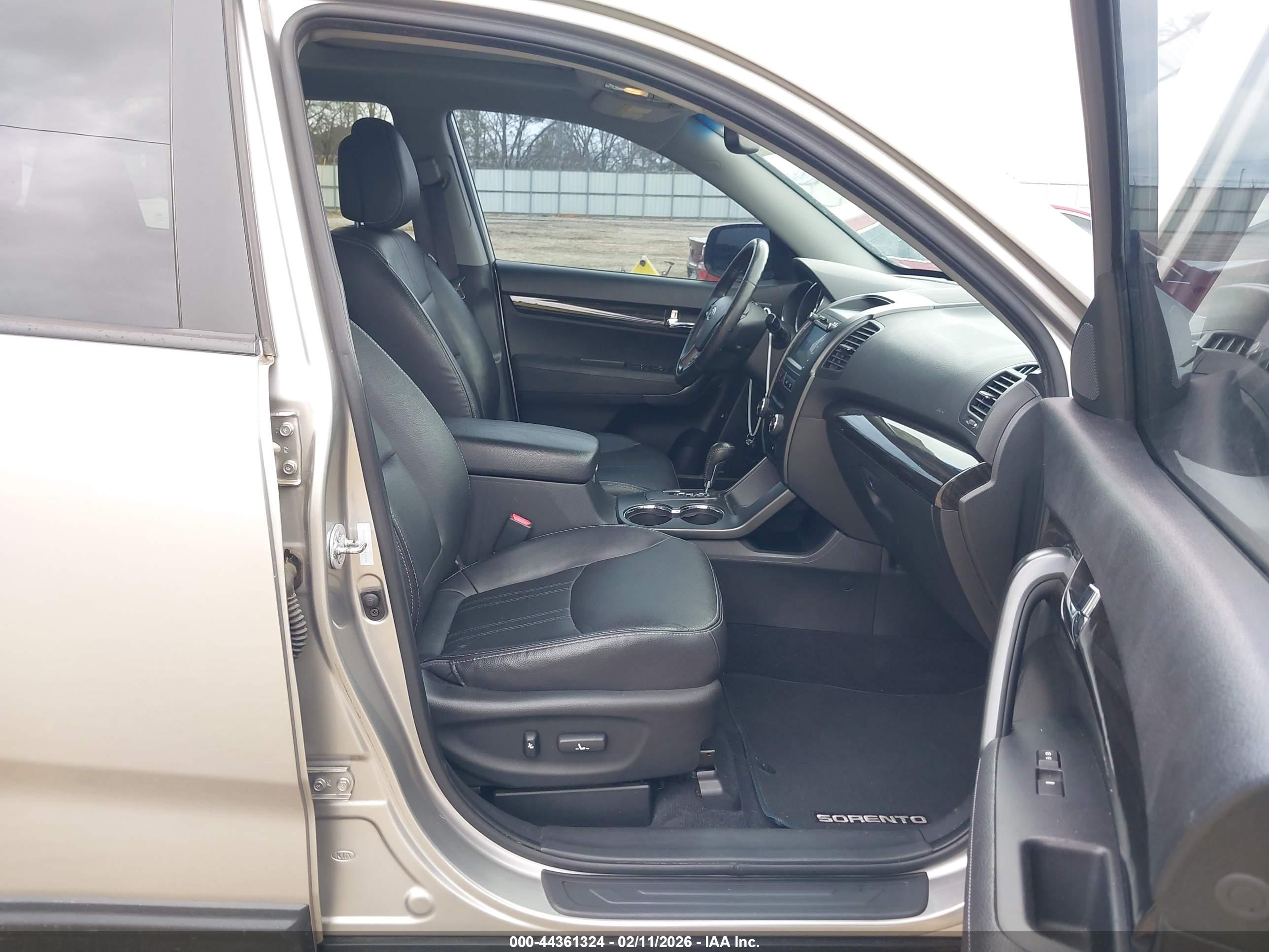 KIA SORENTO image 5