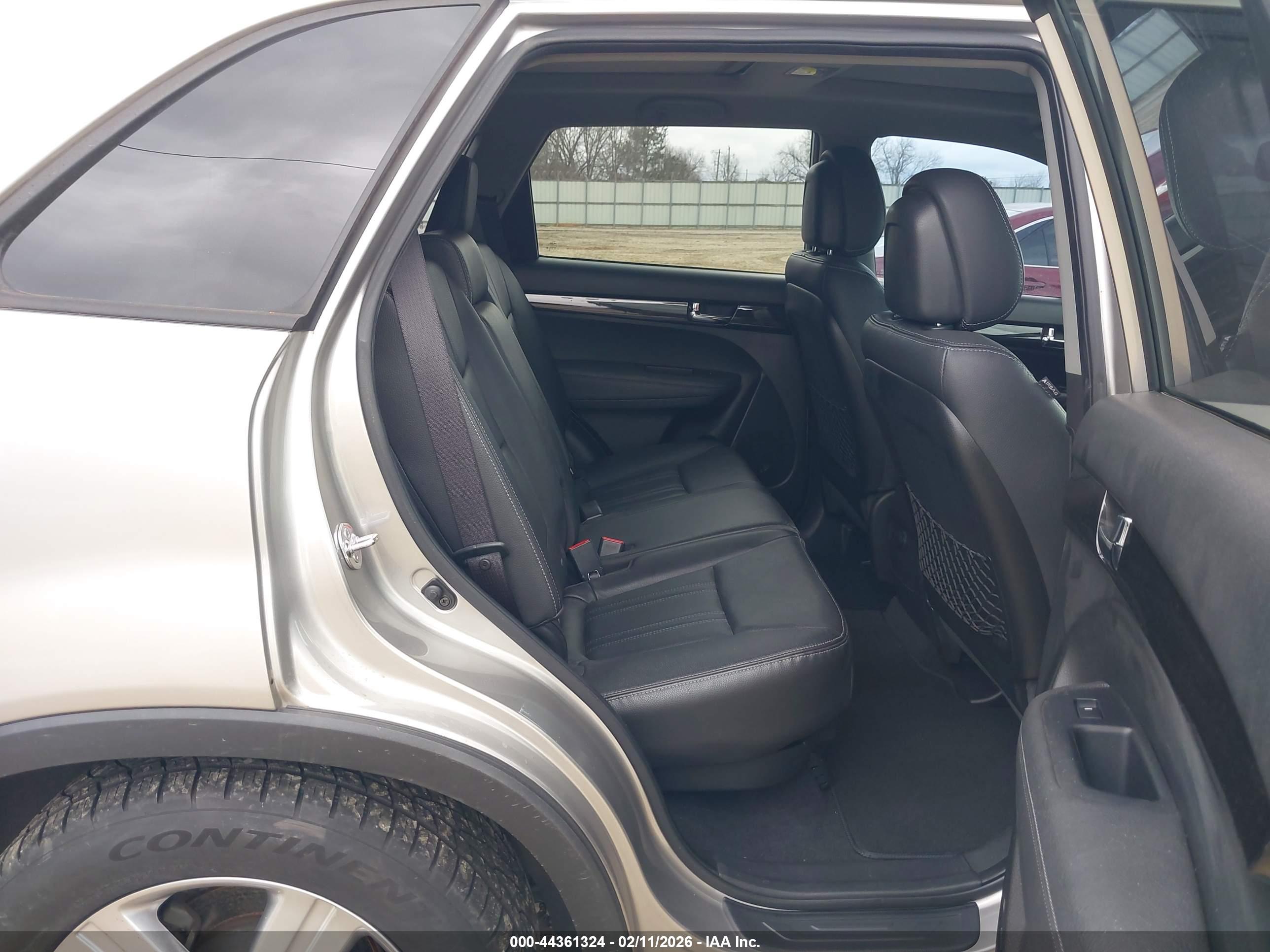 KIA SORENTO image 8