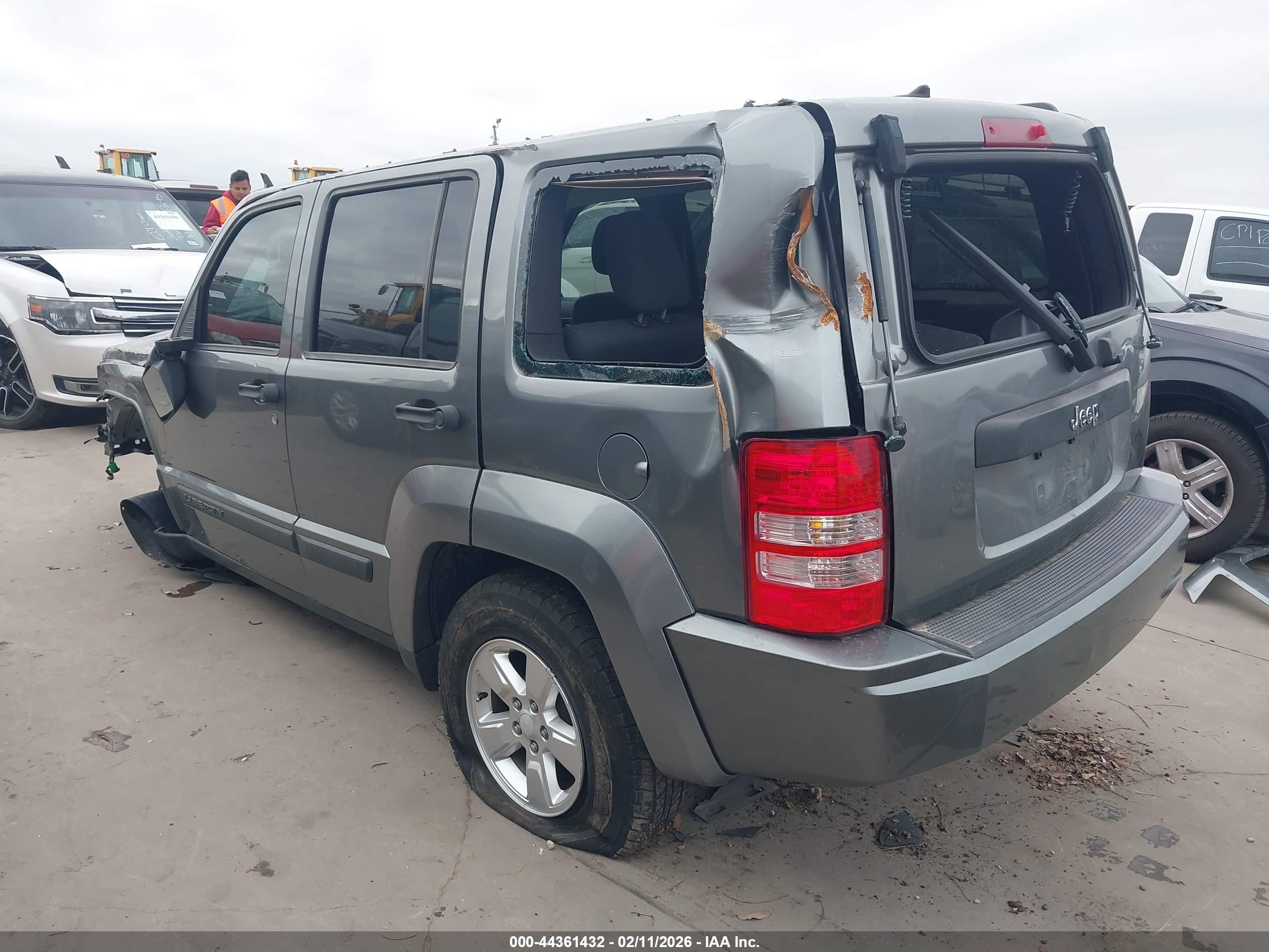 JEEP LIBERTY image 3