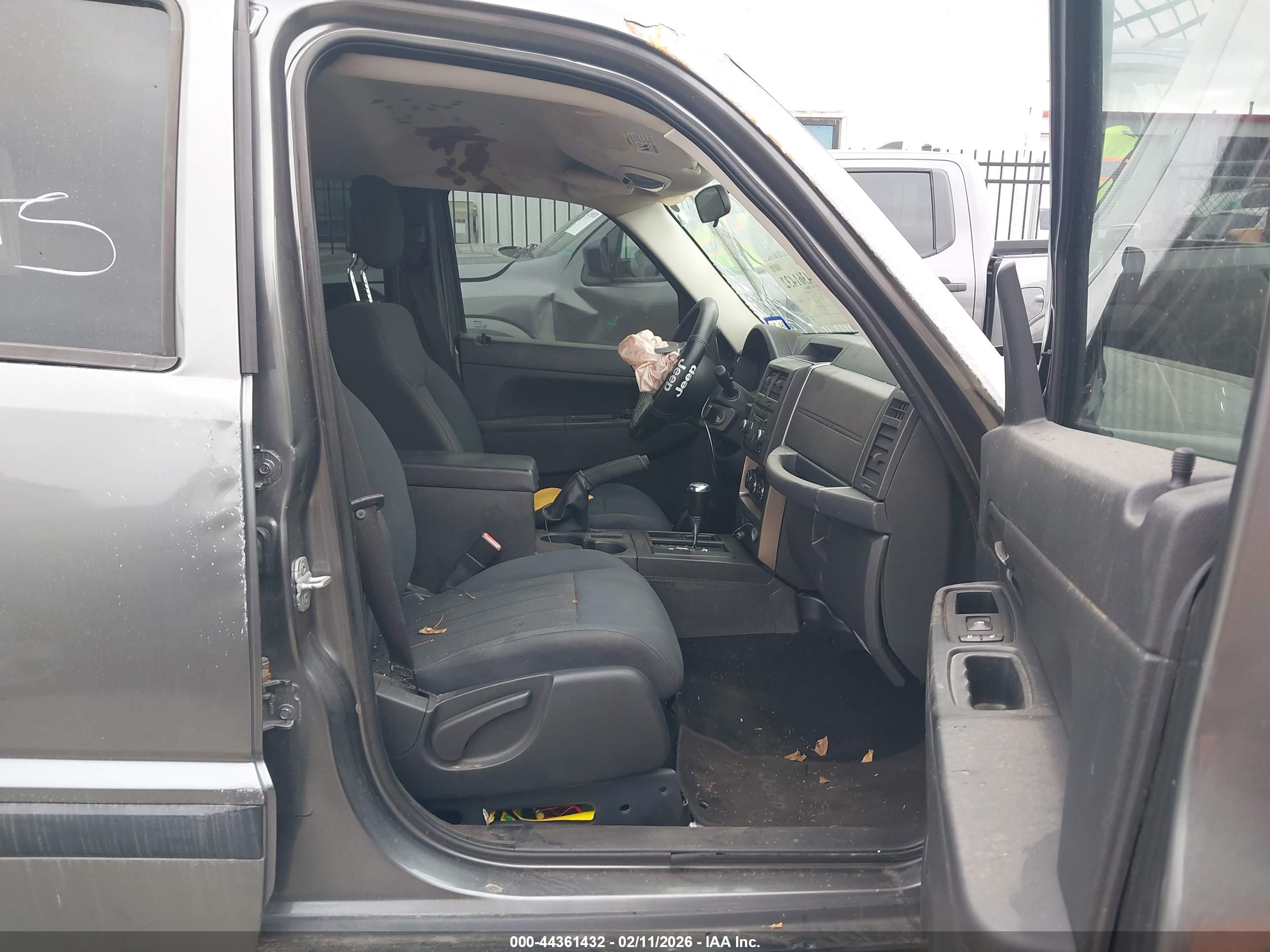JEEP LIBERTY image 5