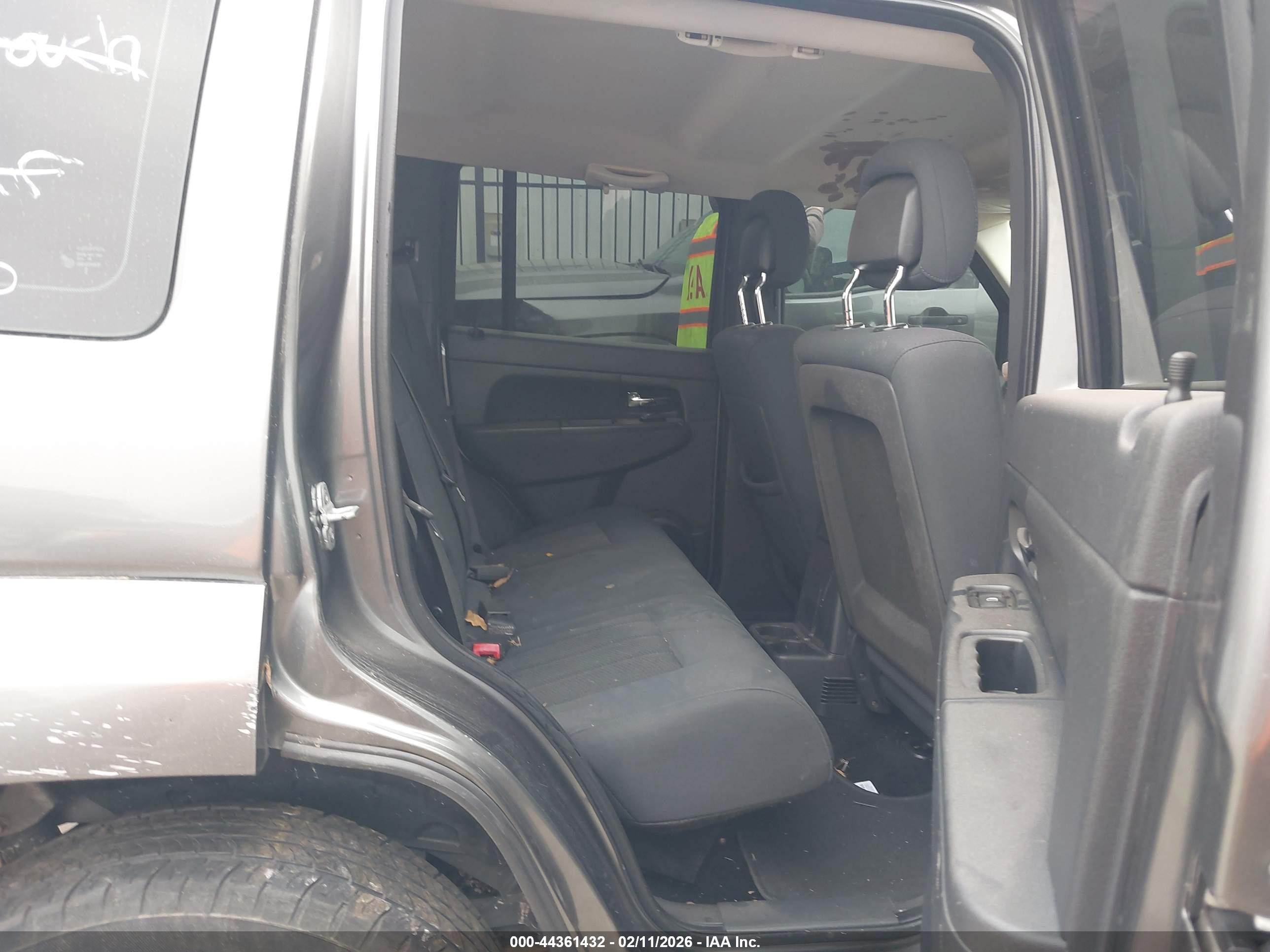 JEEP LIBERTY image 8