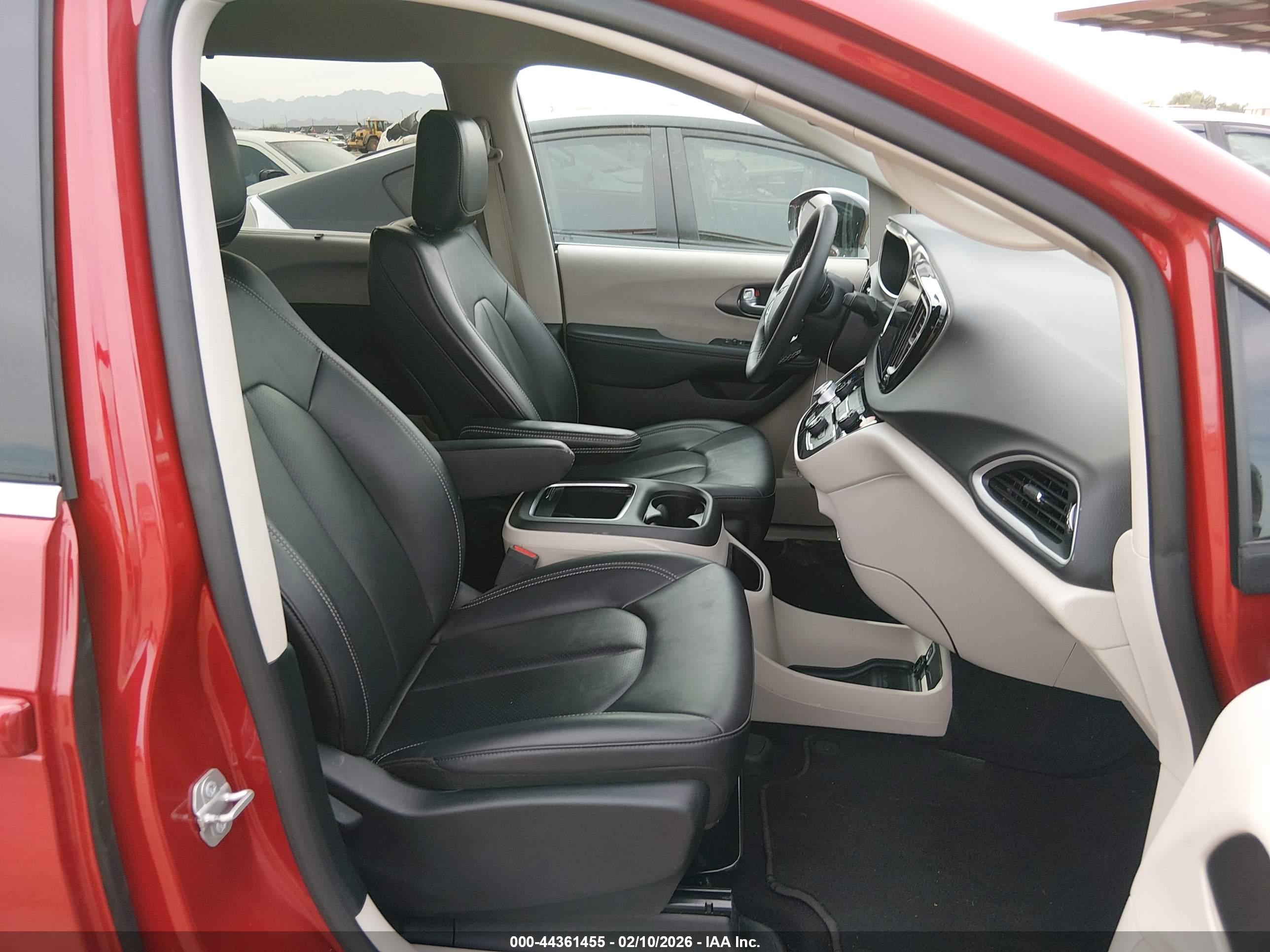 CHRYSLER PACIFICA image 5
