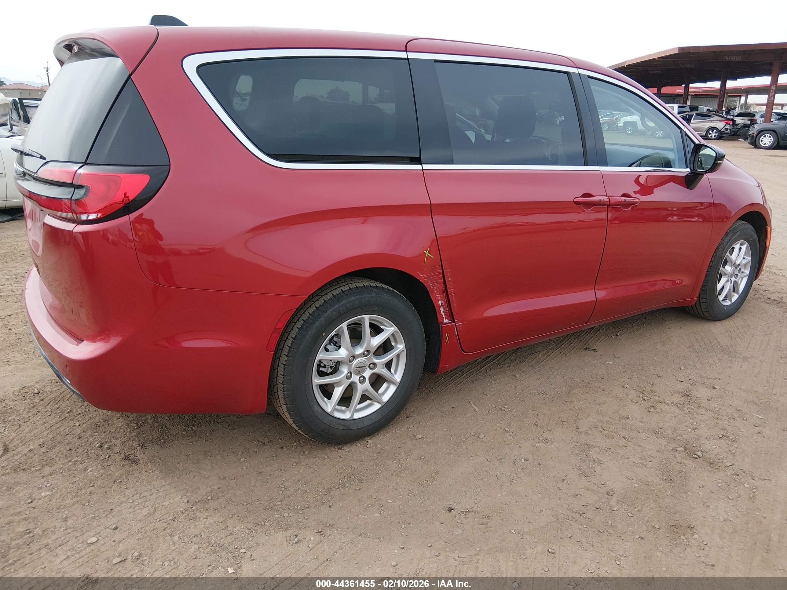 CHRYSLER PACIFICA image 6