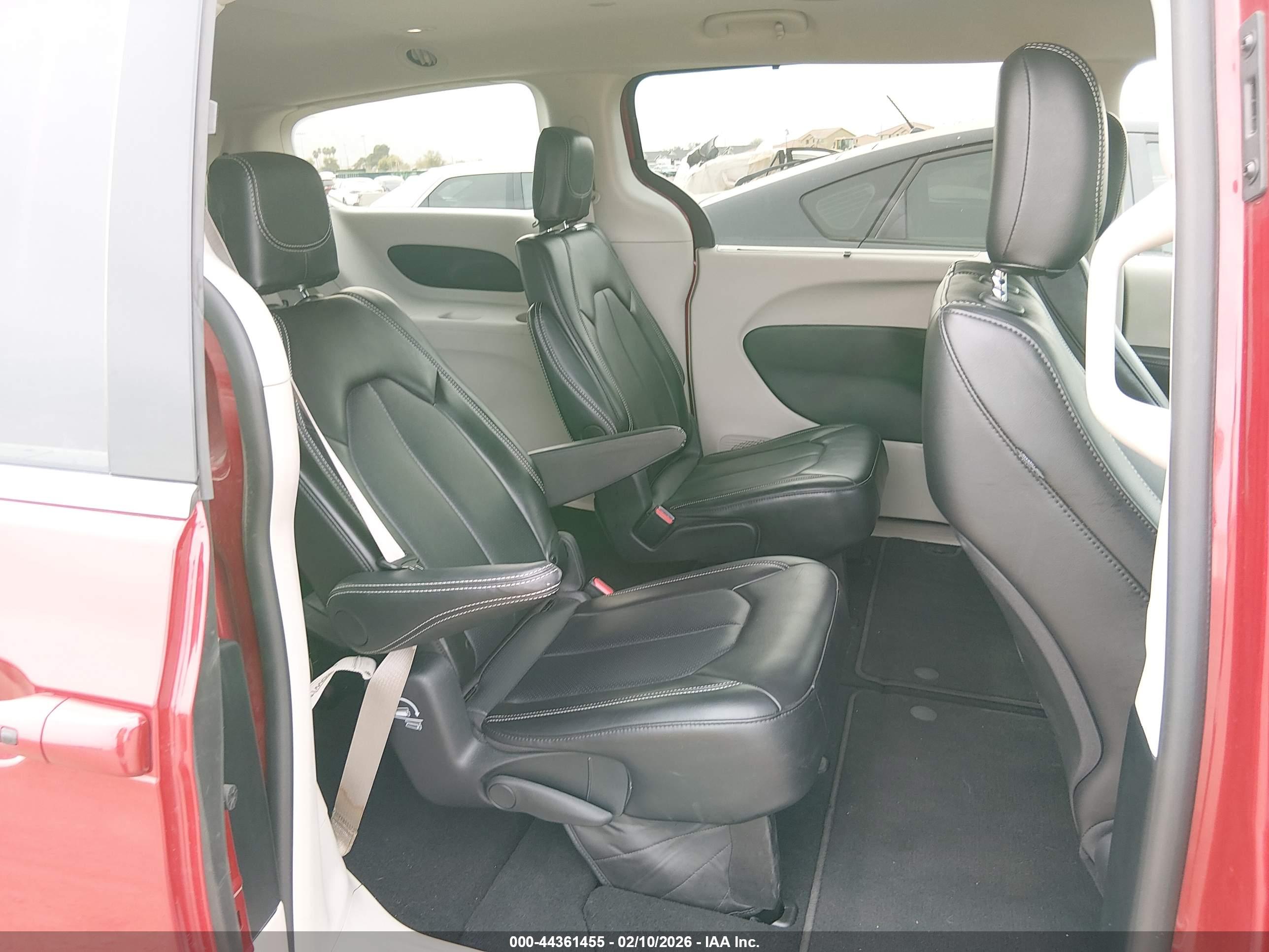 CHRYSLER PACIFICA image 8