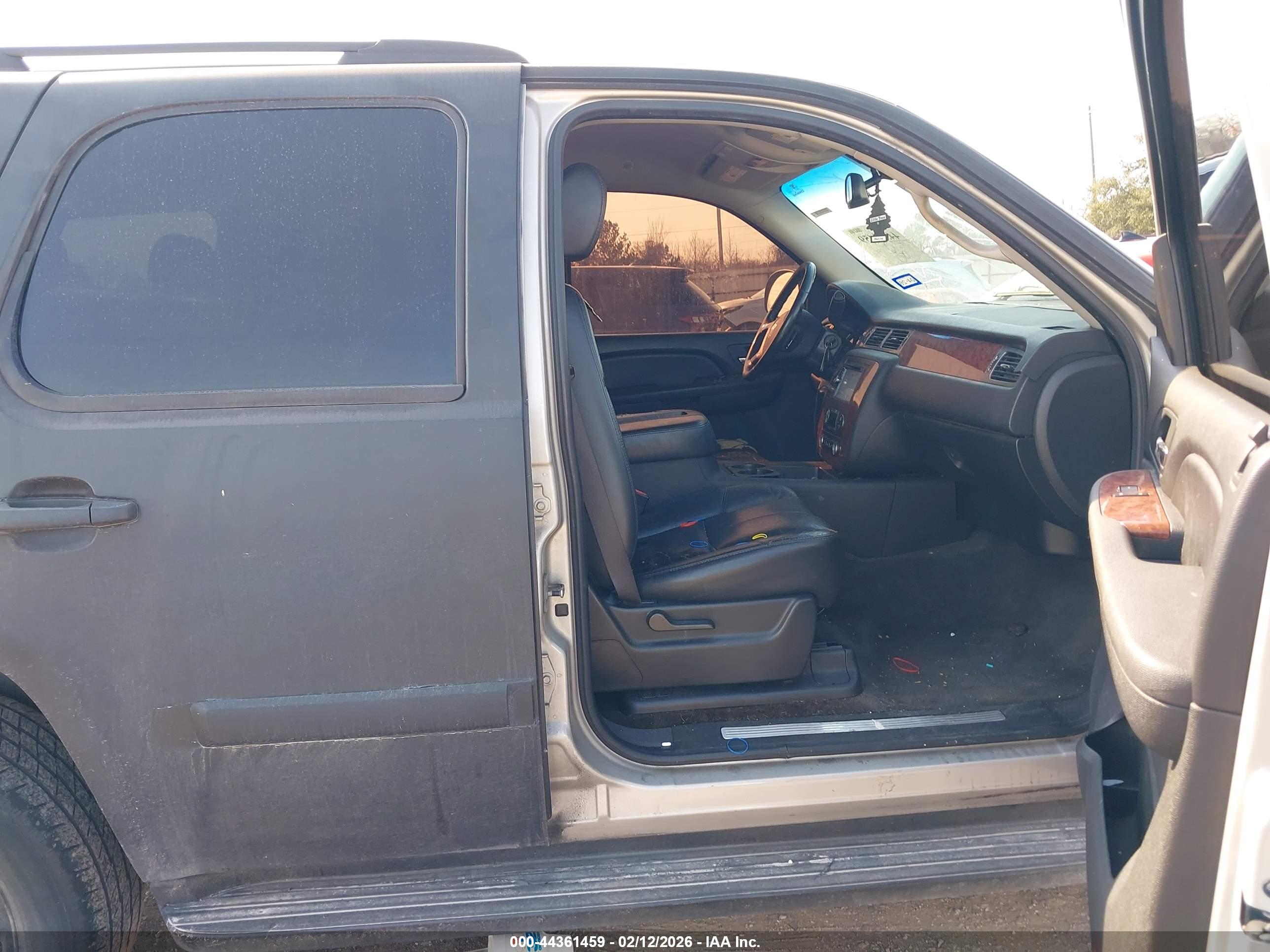 CHEVROLET TAHOE image 5