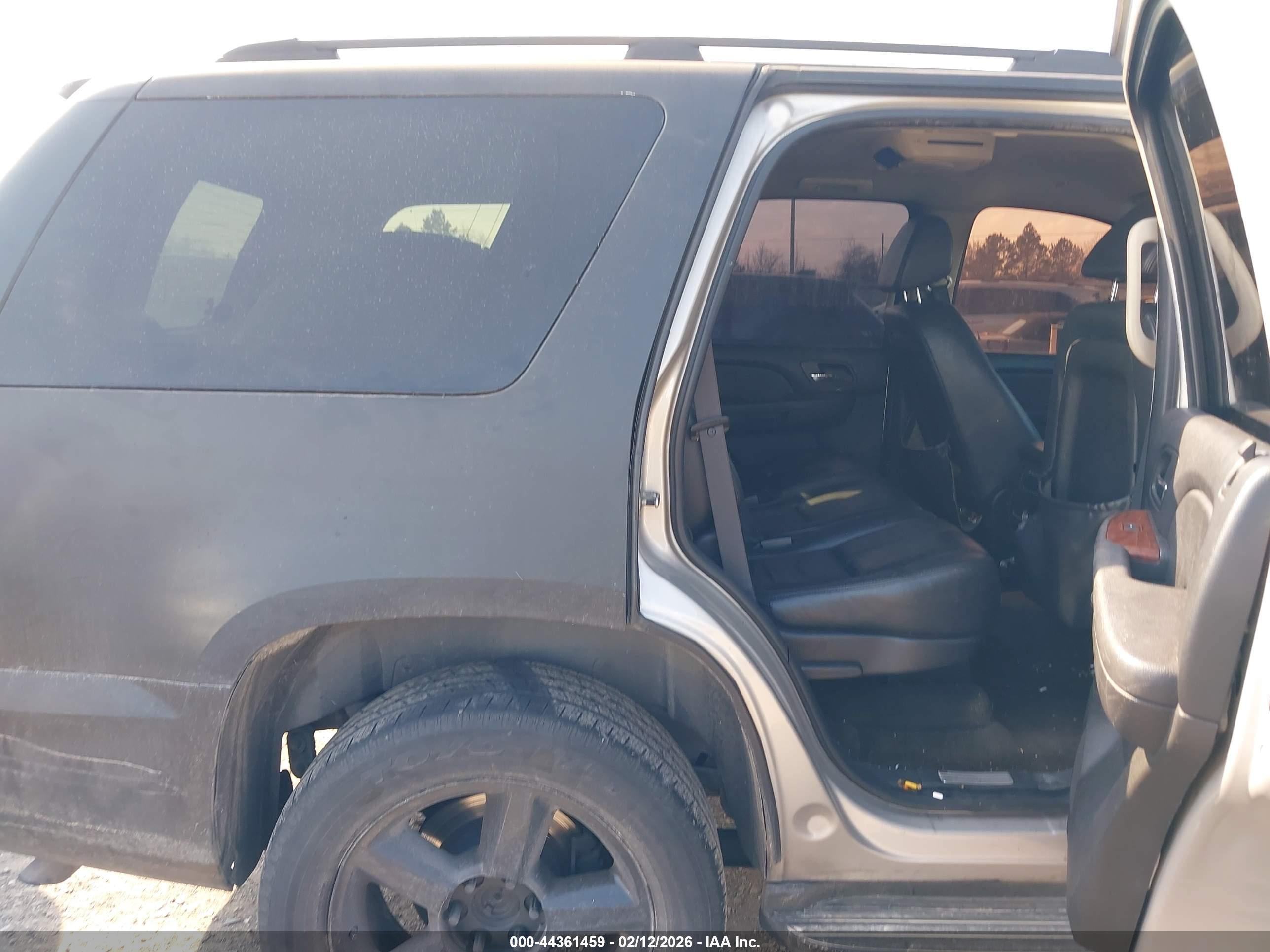 CHEVROLET TAHOE image 8