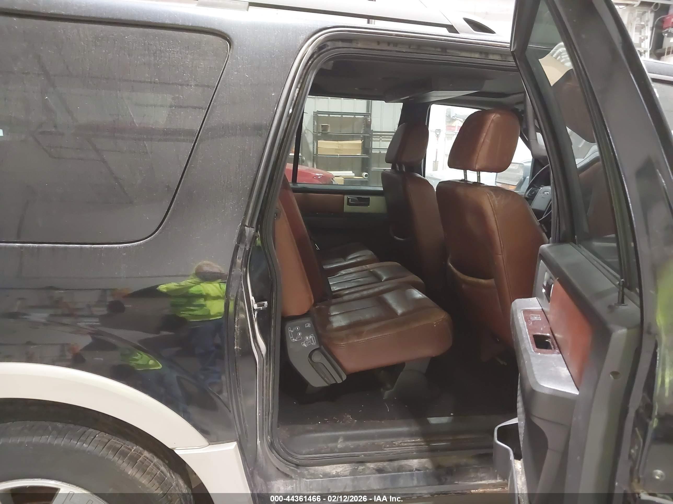 FORD EXPEDITION image 8