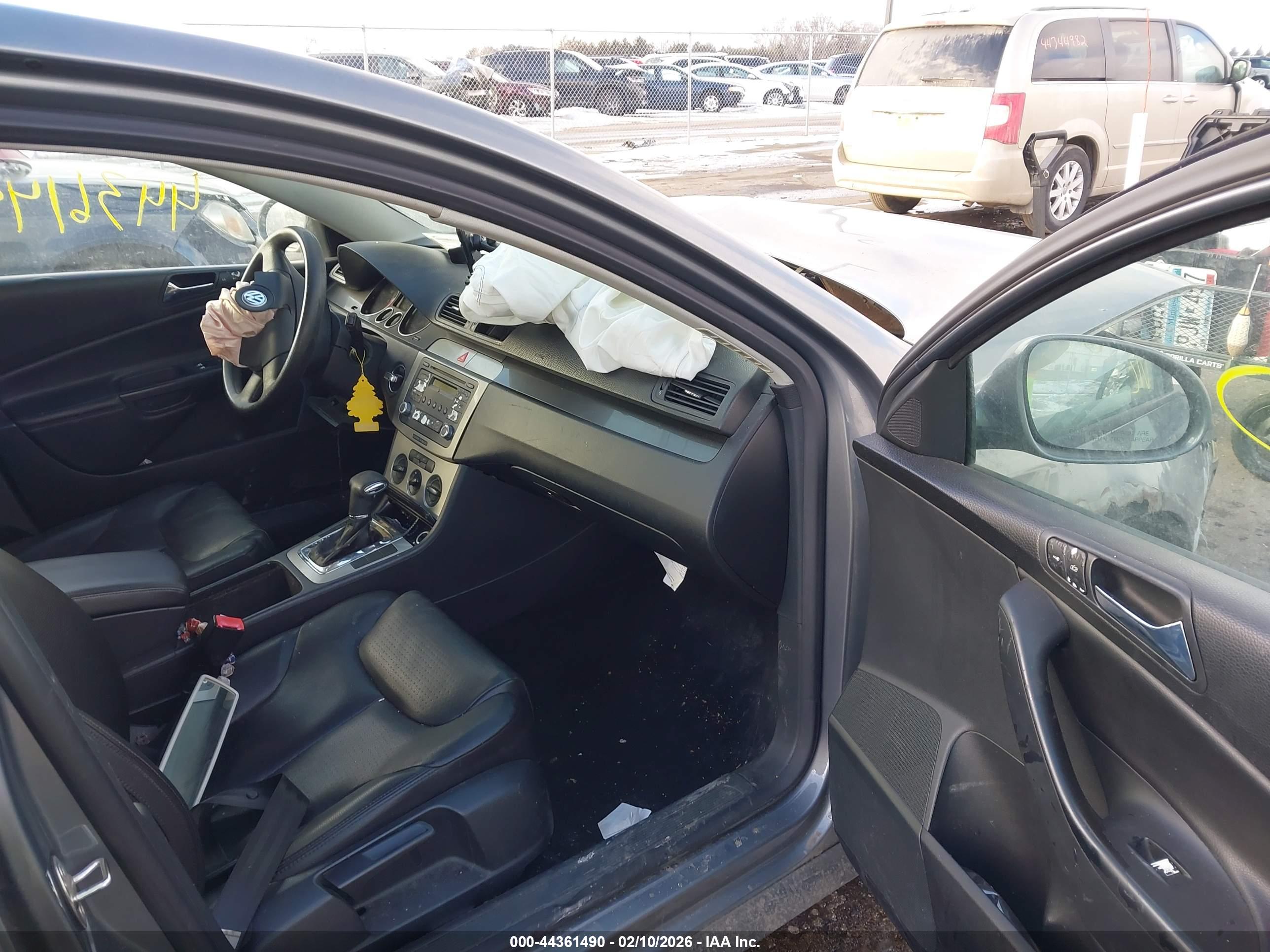 VOLKSWAGEN PASSAT image 5
