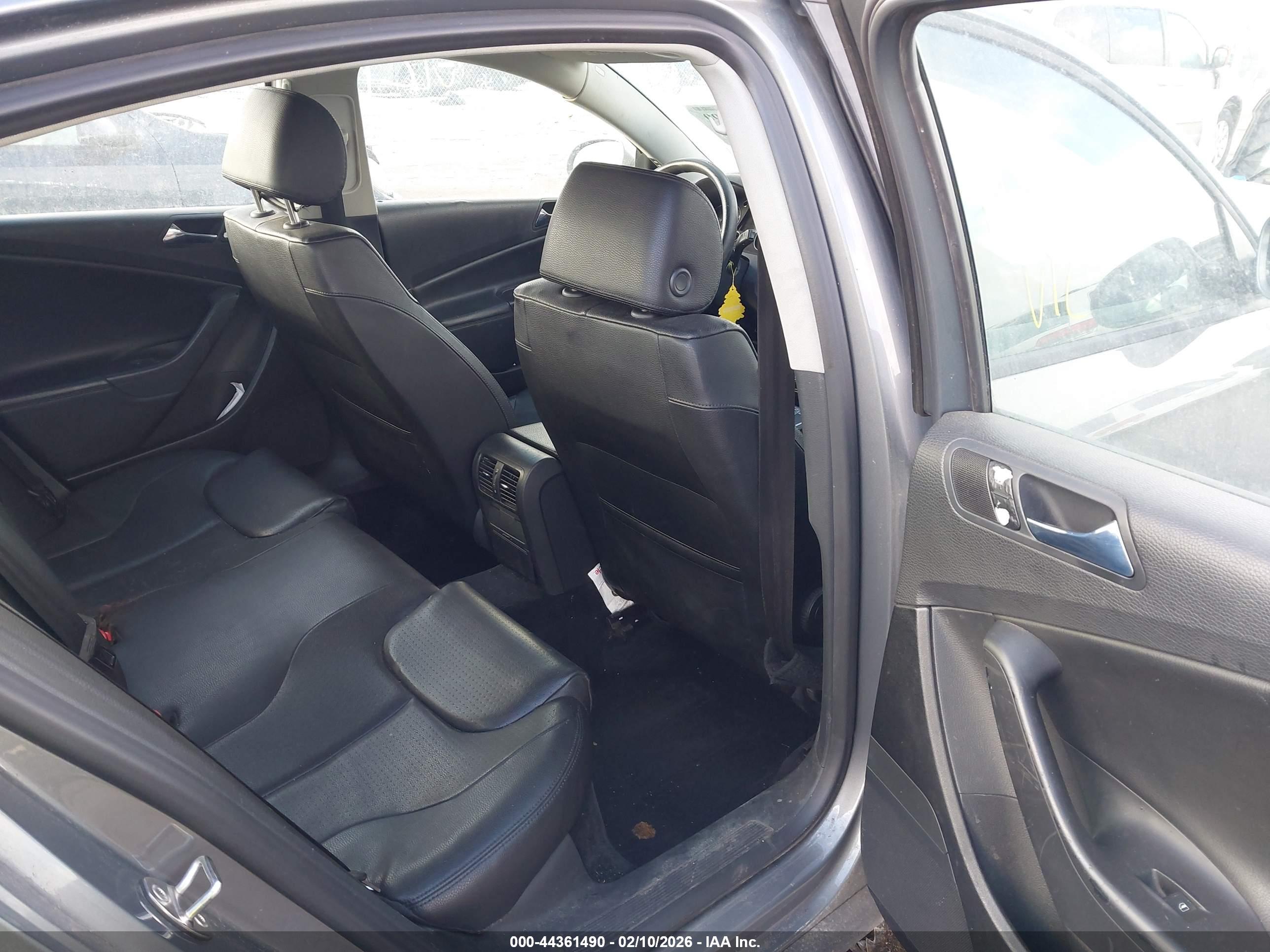 VOLKSWAGEN PASSAT image 8