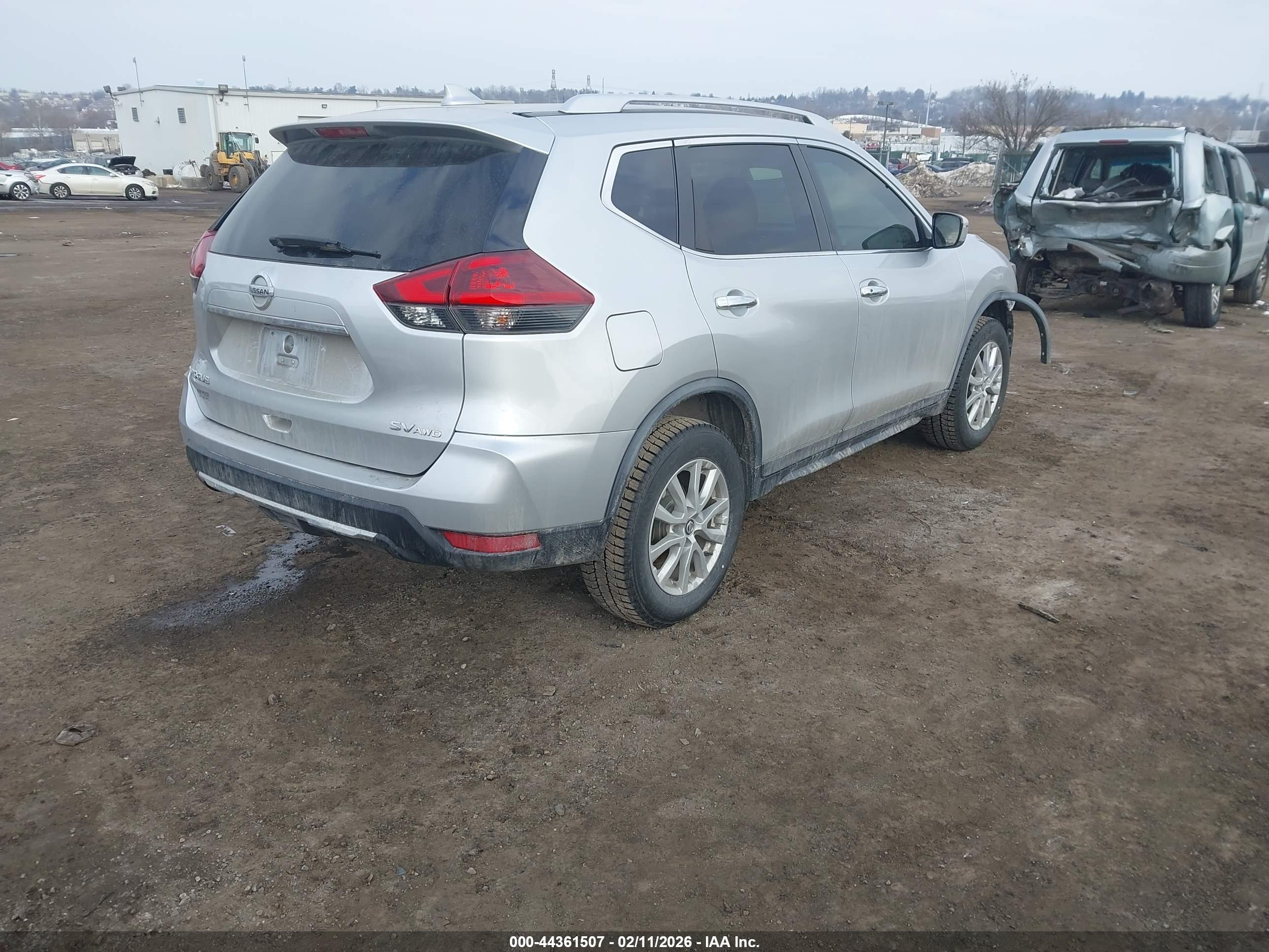 NISSAN ROGUE image 4