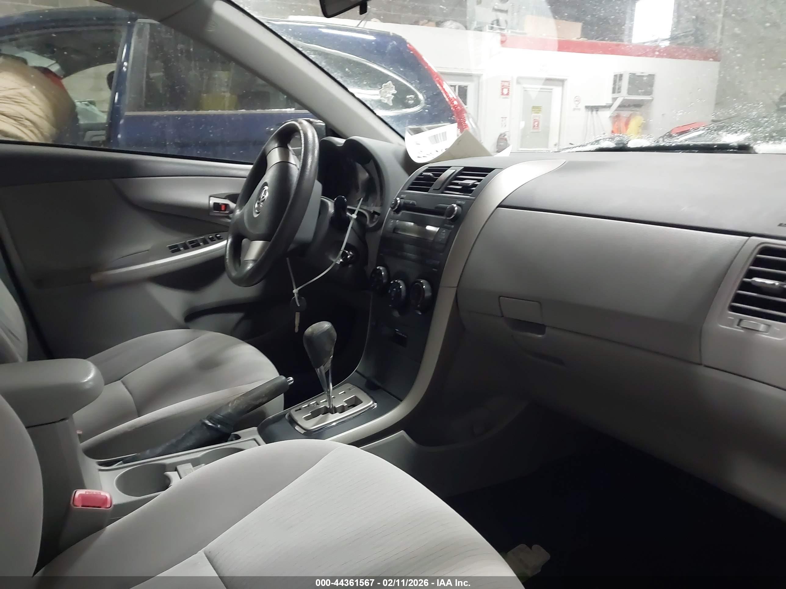 TOYOTA COROLLA image 5