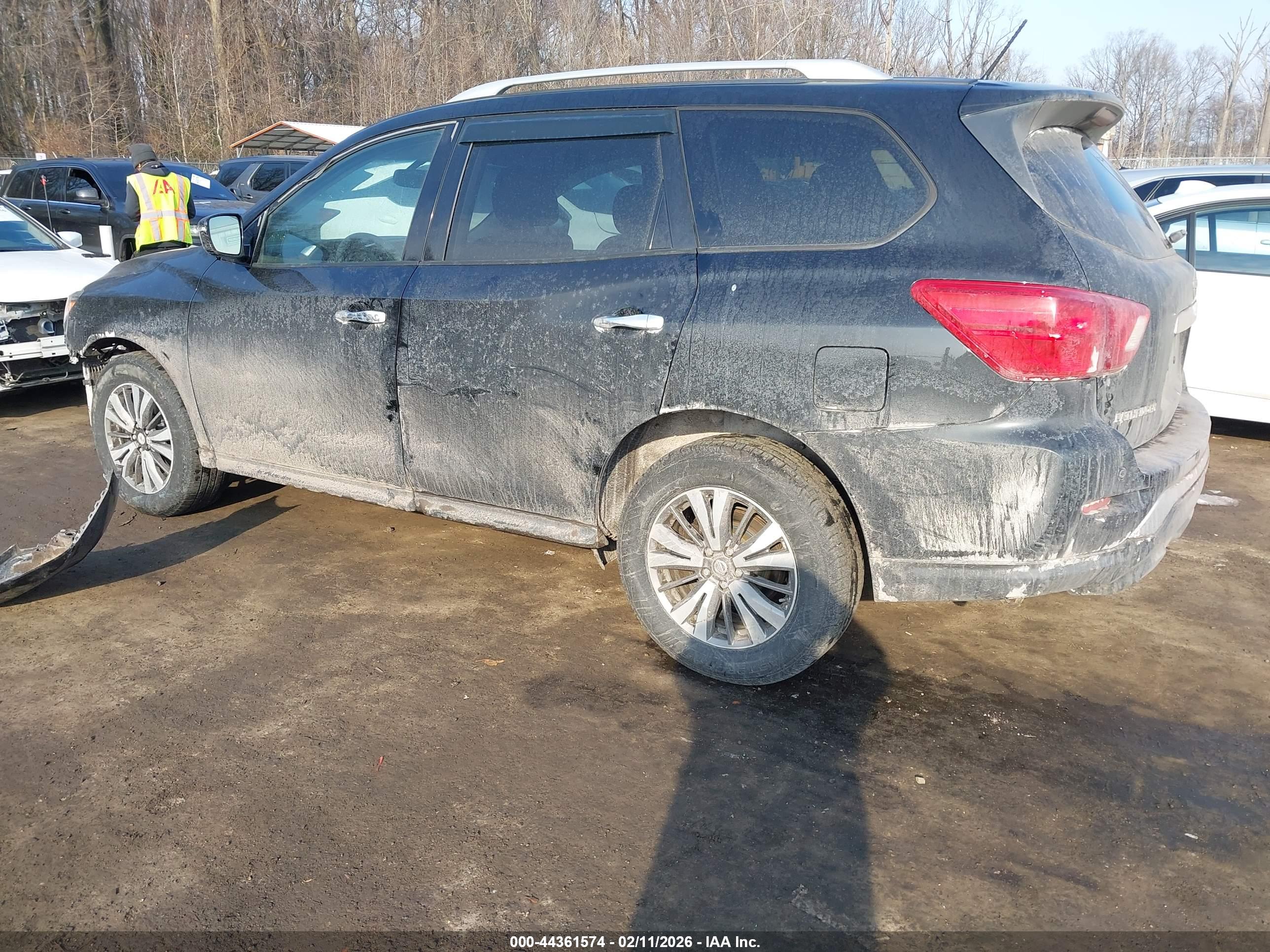 NISSAN PATHFINDER image 3