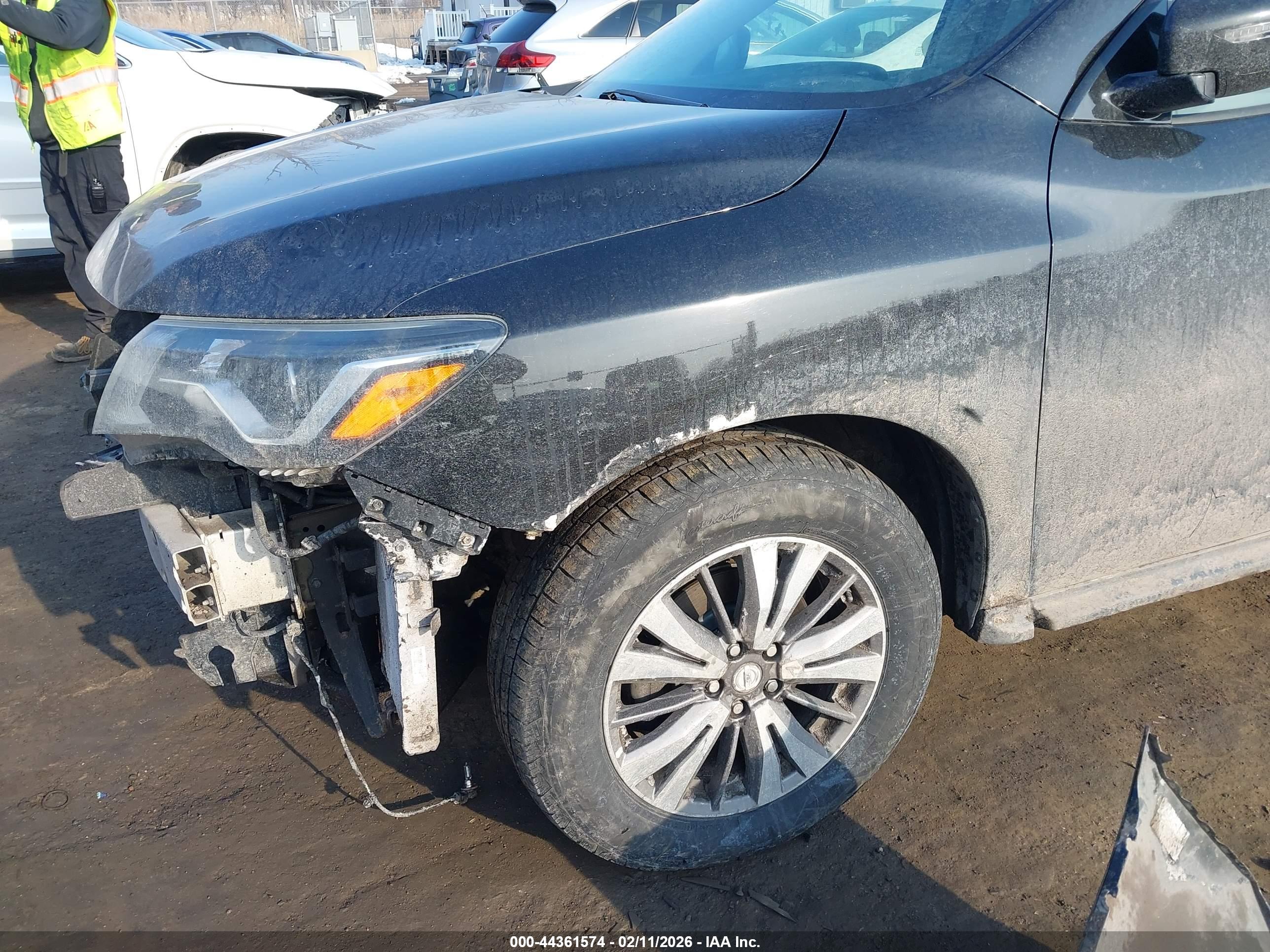 NISSAN PATHFINDER image 6