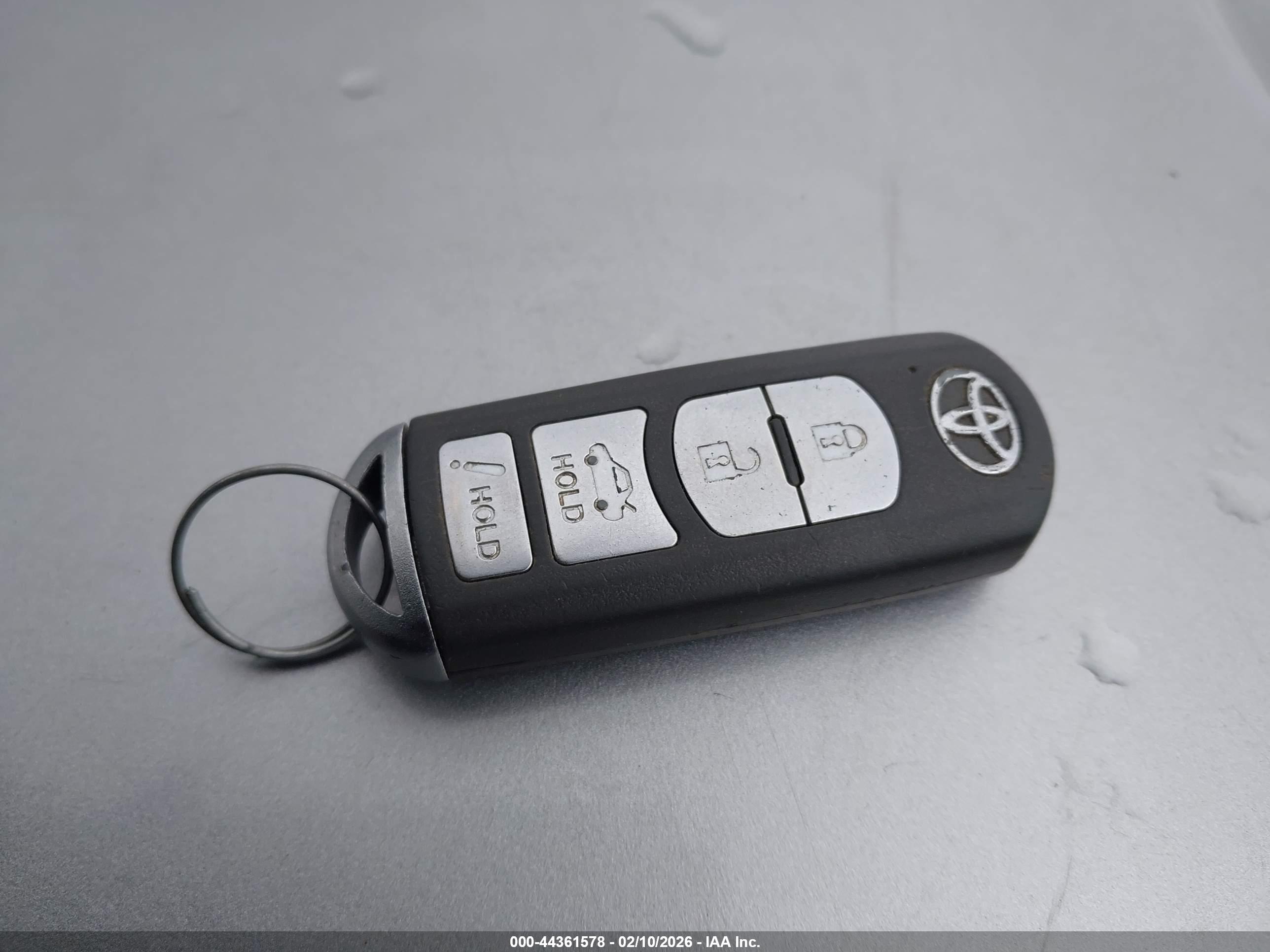 TOYOTA YARIS image 11