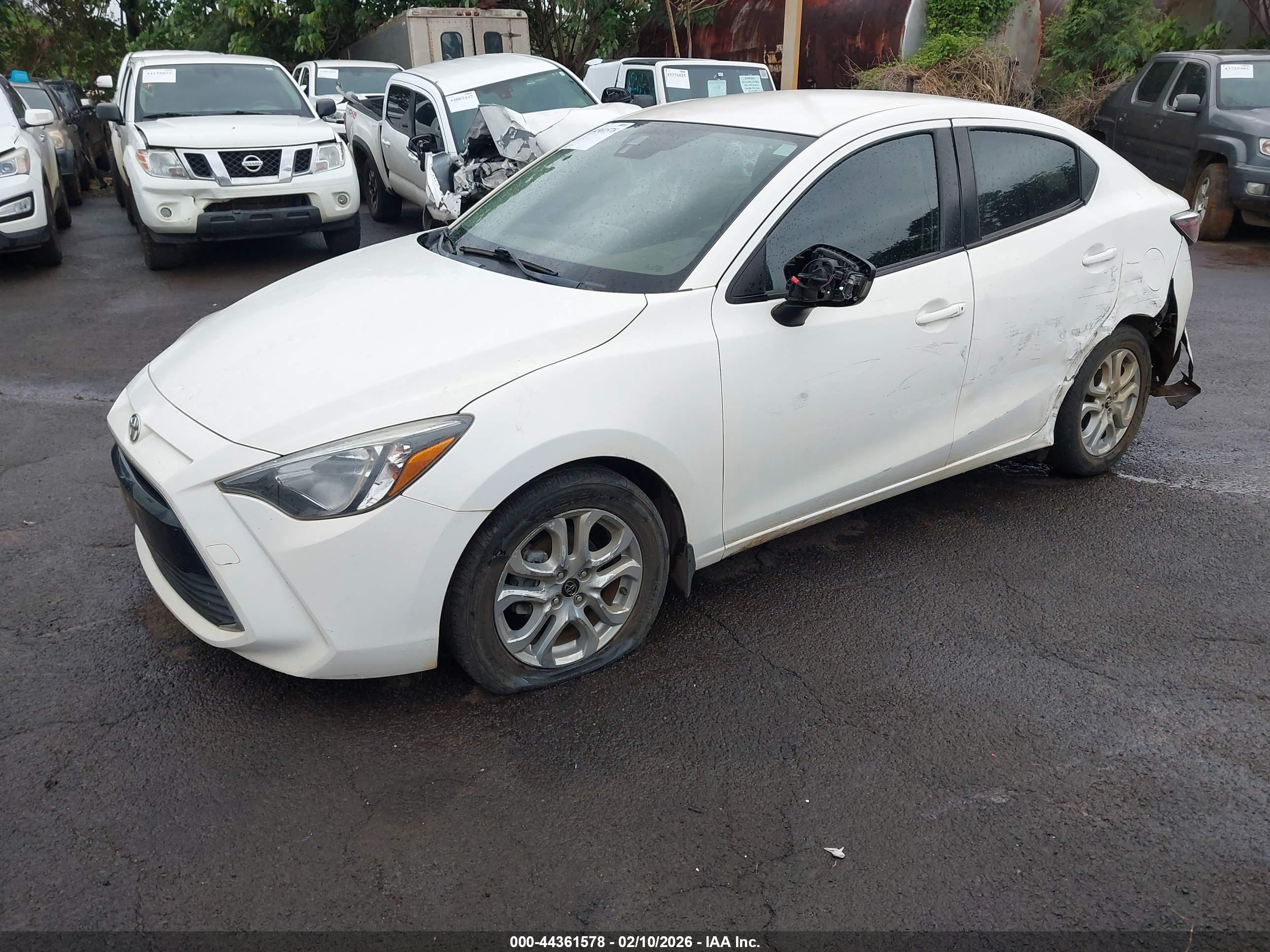 TOYOTA YARIS image 2
