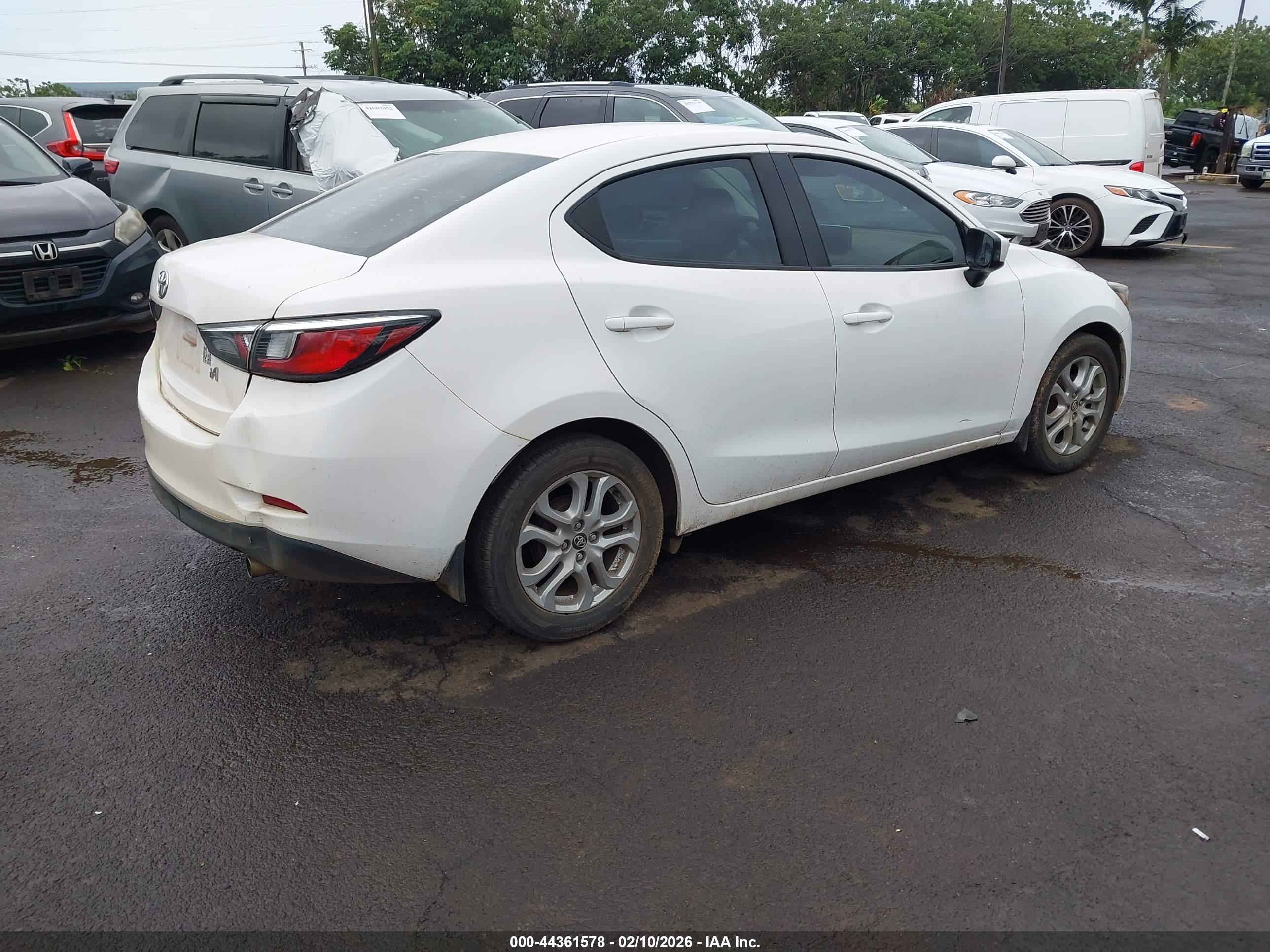 TOYOTA YARIS image 4