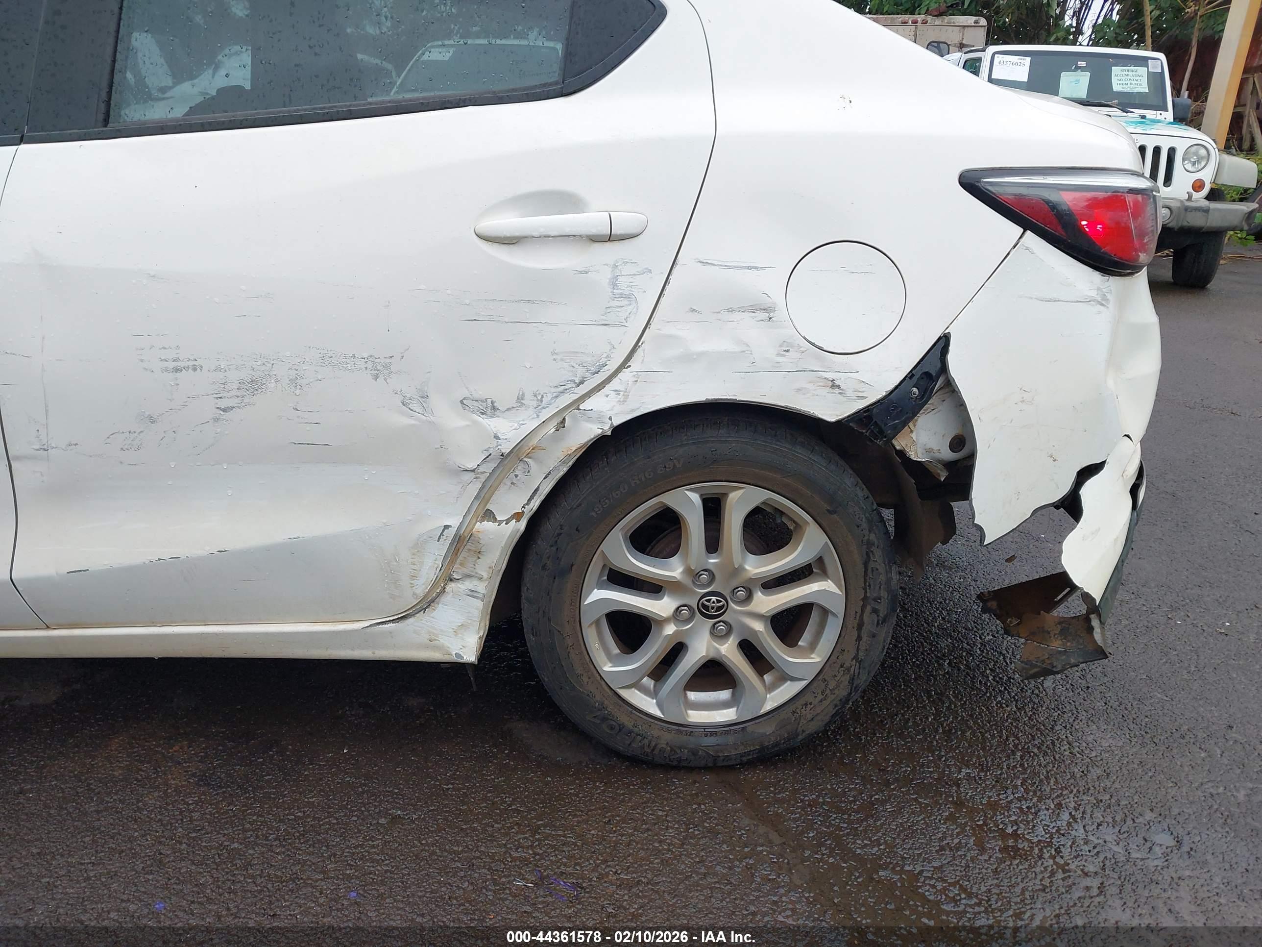 TOYOTA YARIS image 6