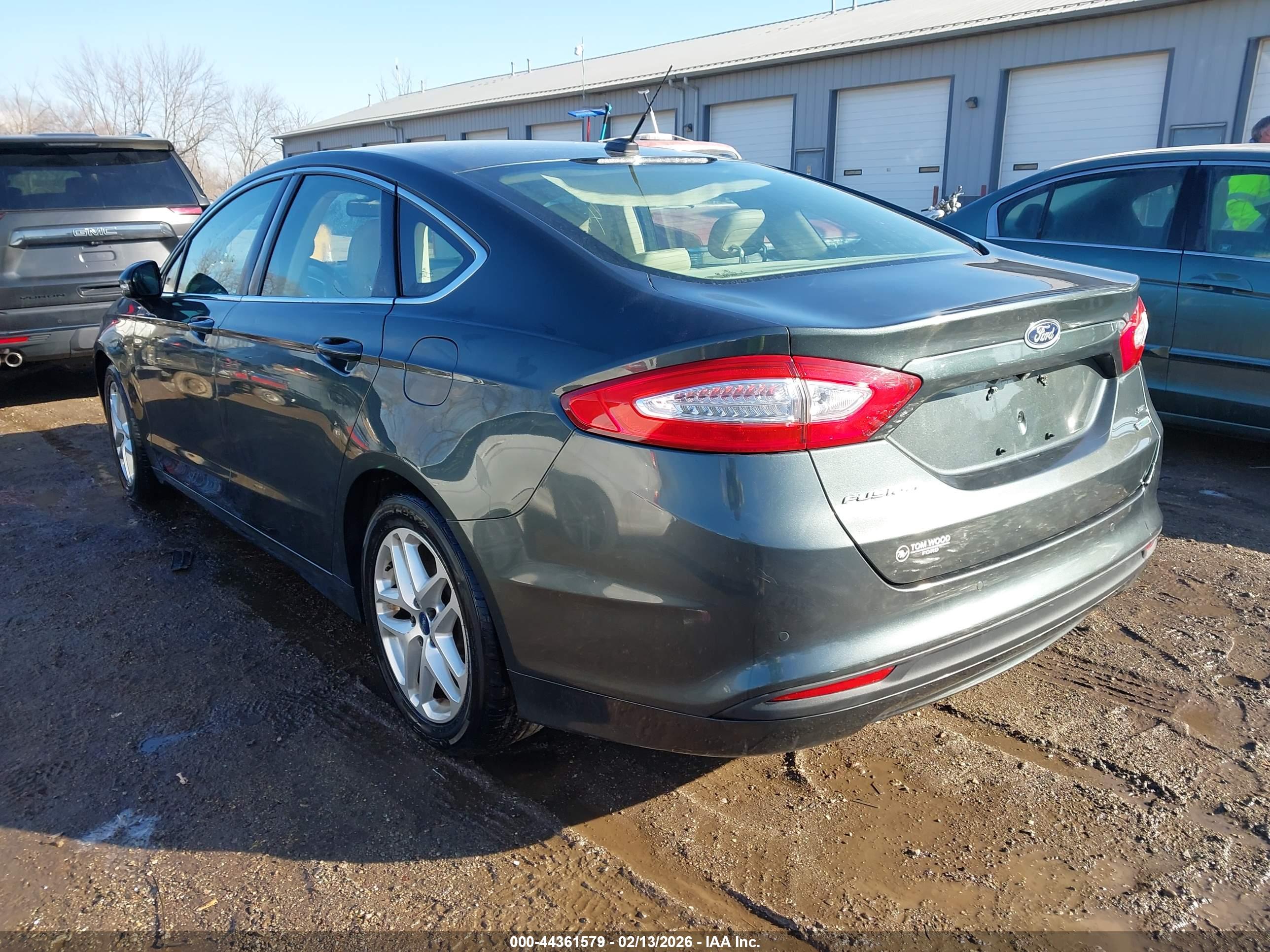 FORD FUSION image 3