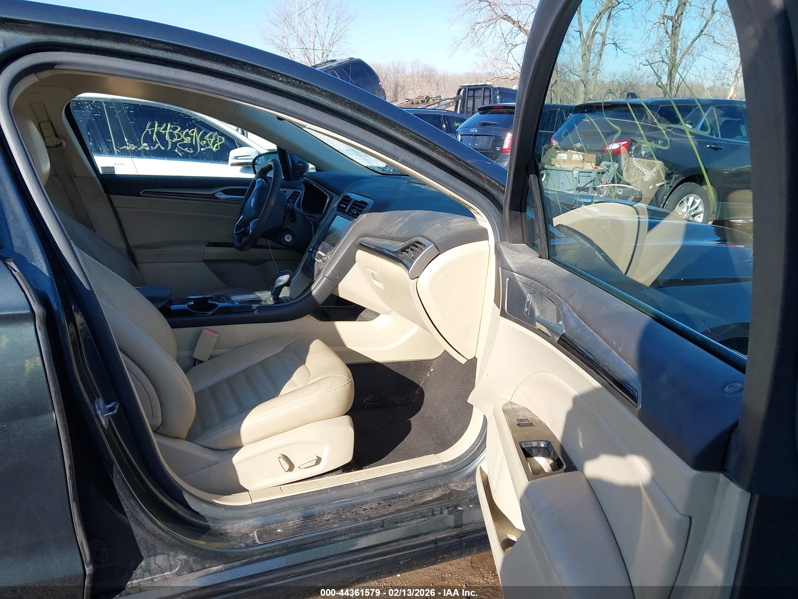 FORD FUSION image 5