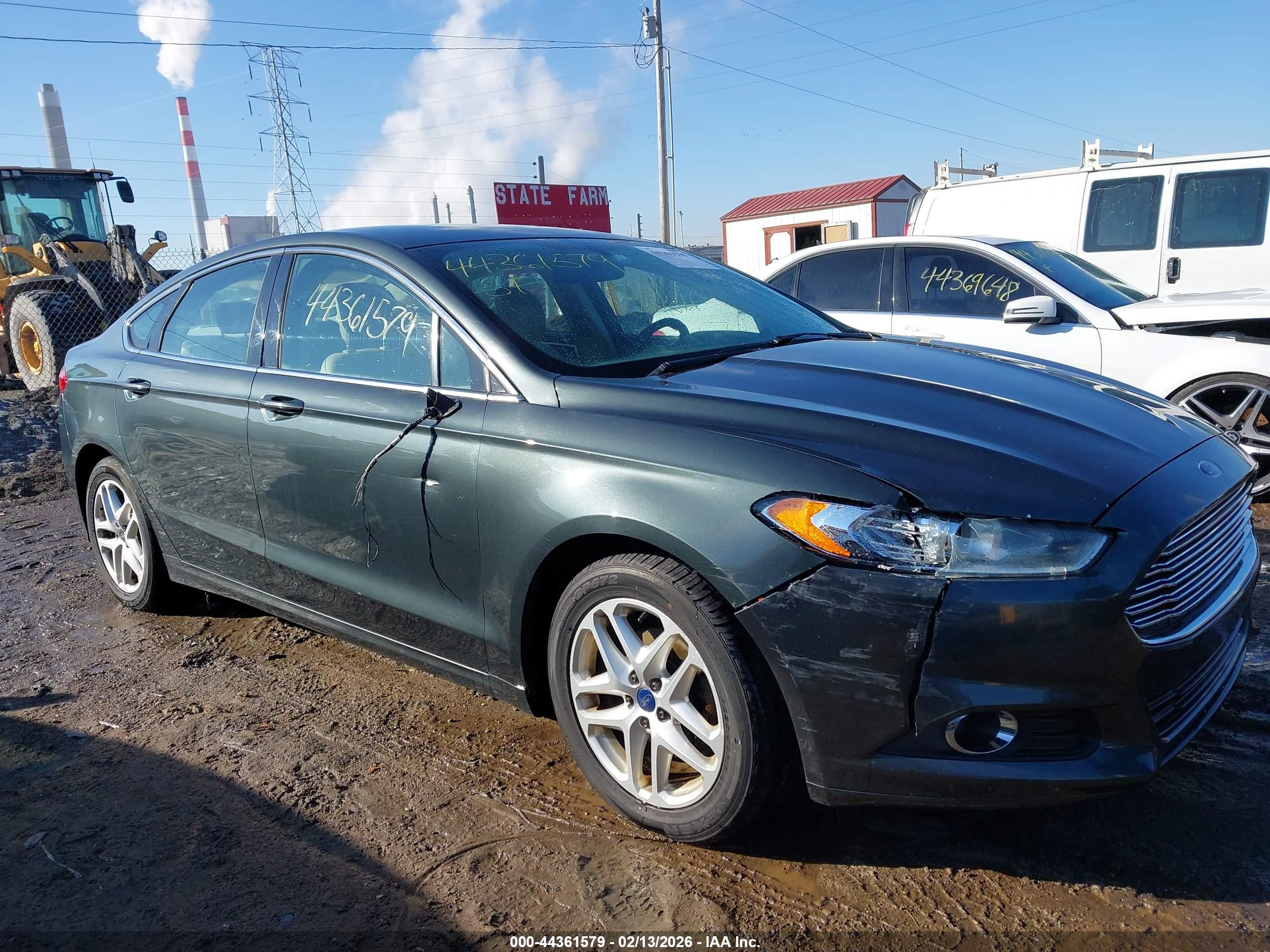 FORD FUSION image 6