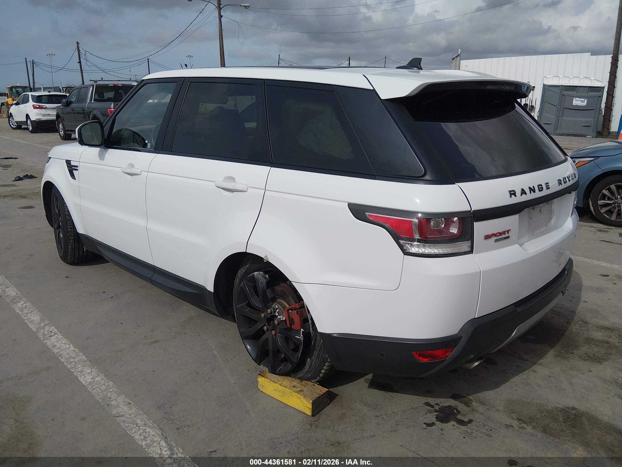 LAND ROVER image 3