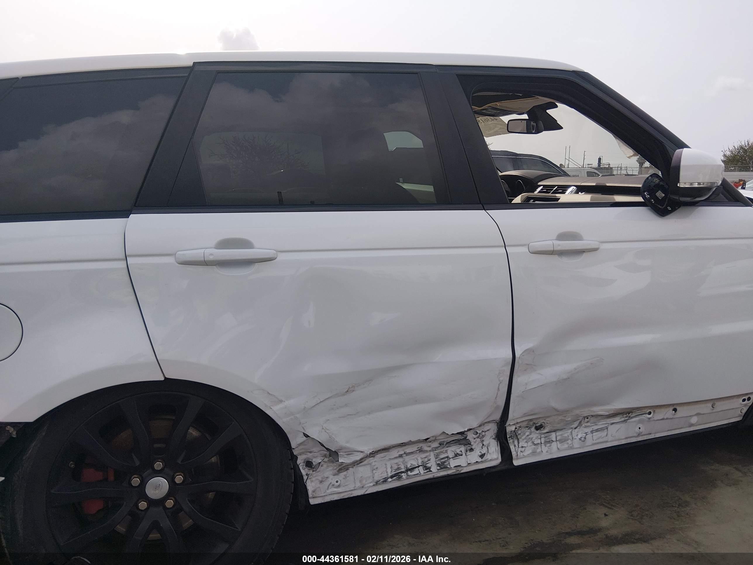 LAND ROVER image 6