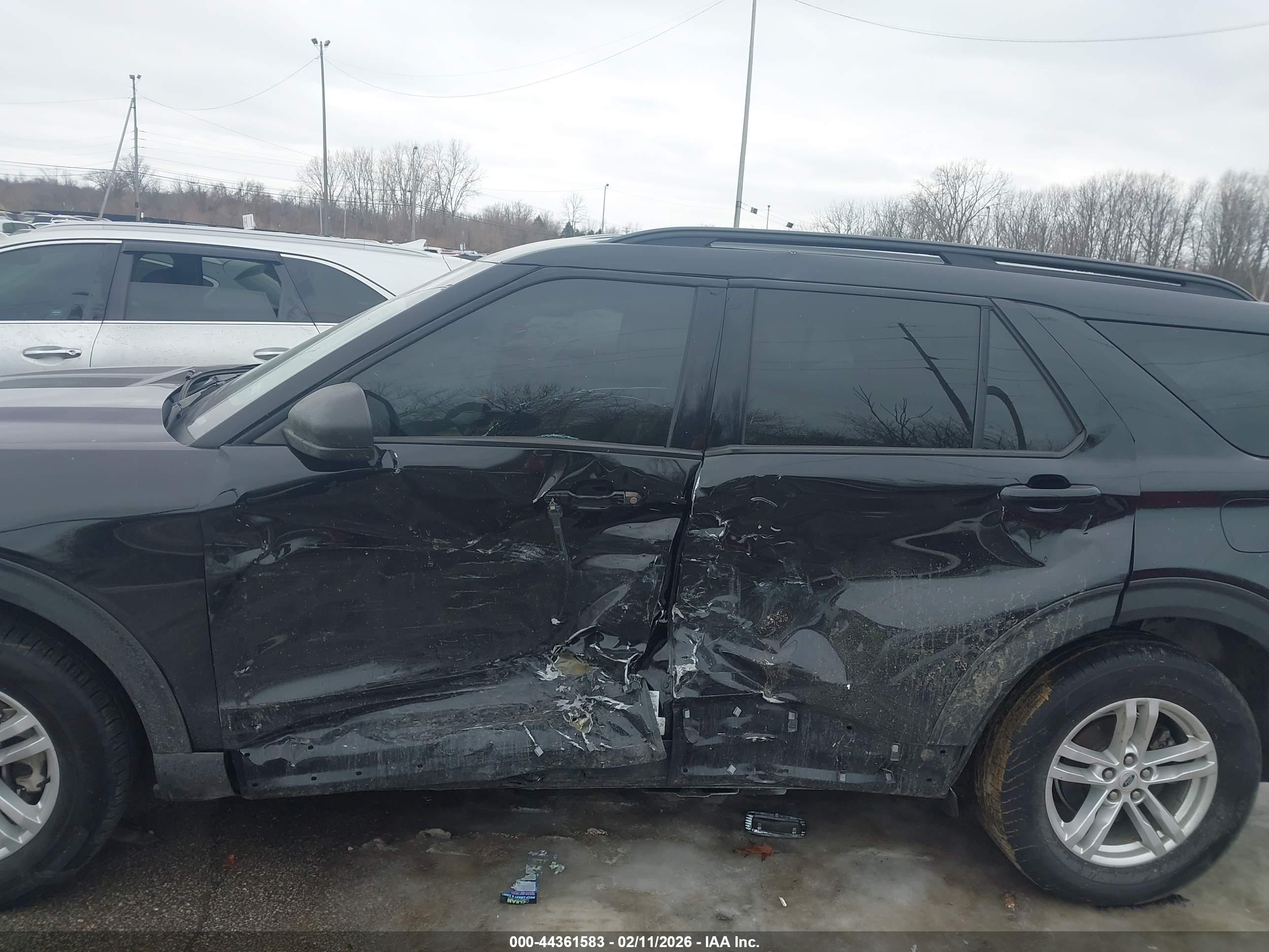 FORD EXPLORER image 6