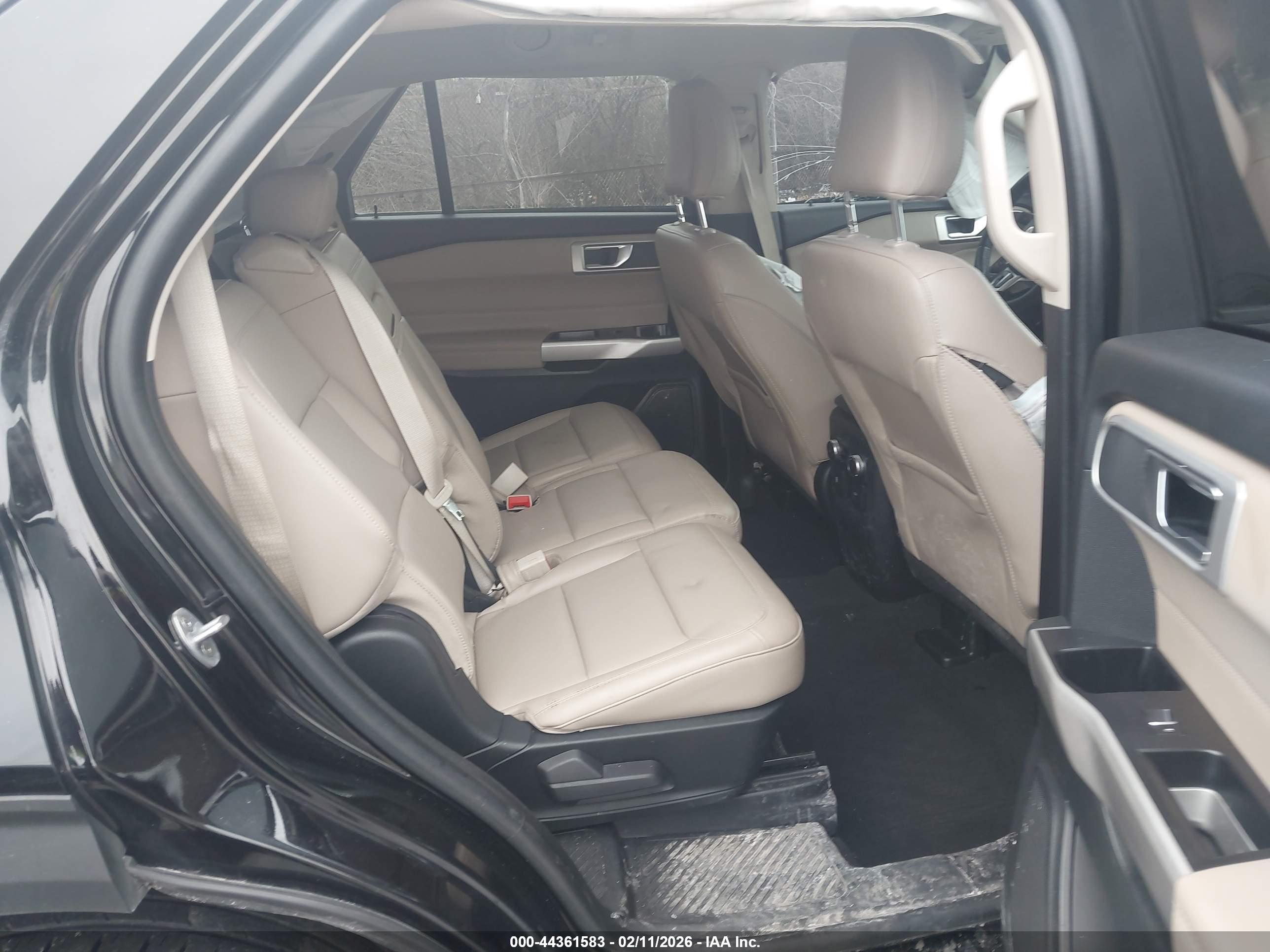 FORD EXPLORER image 8