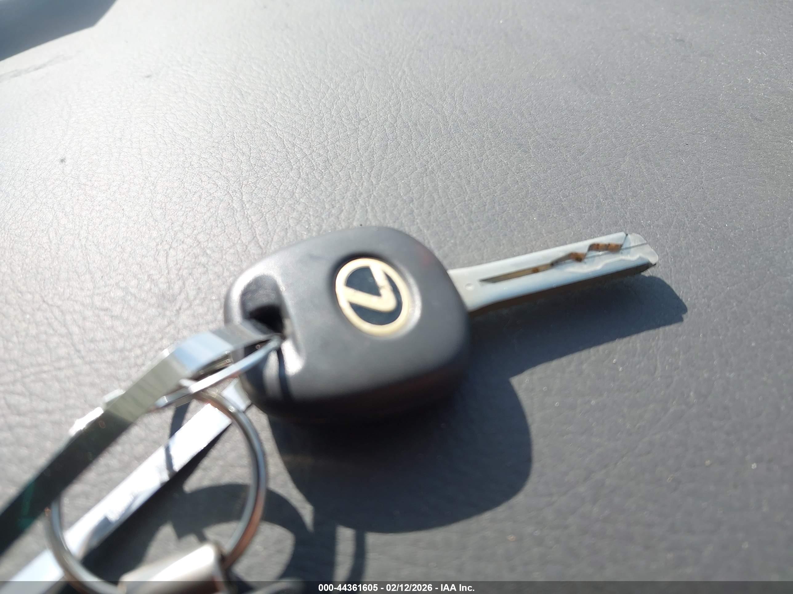 LEXUS ES image 11