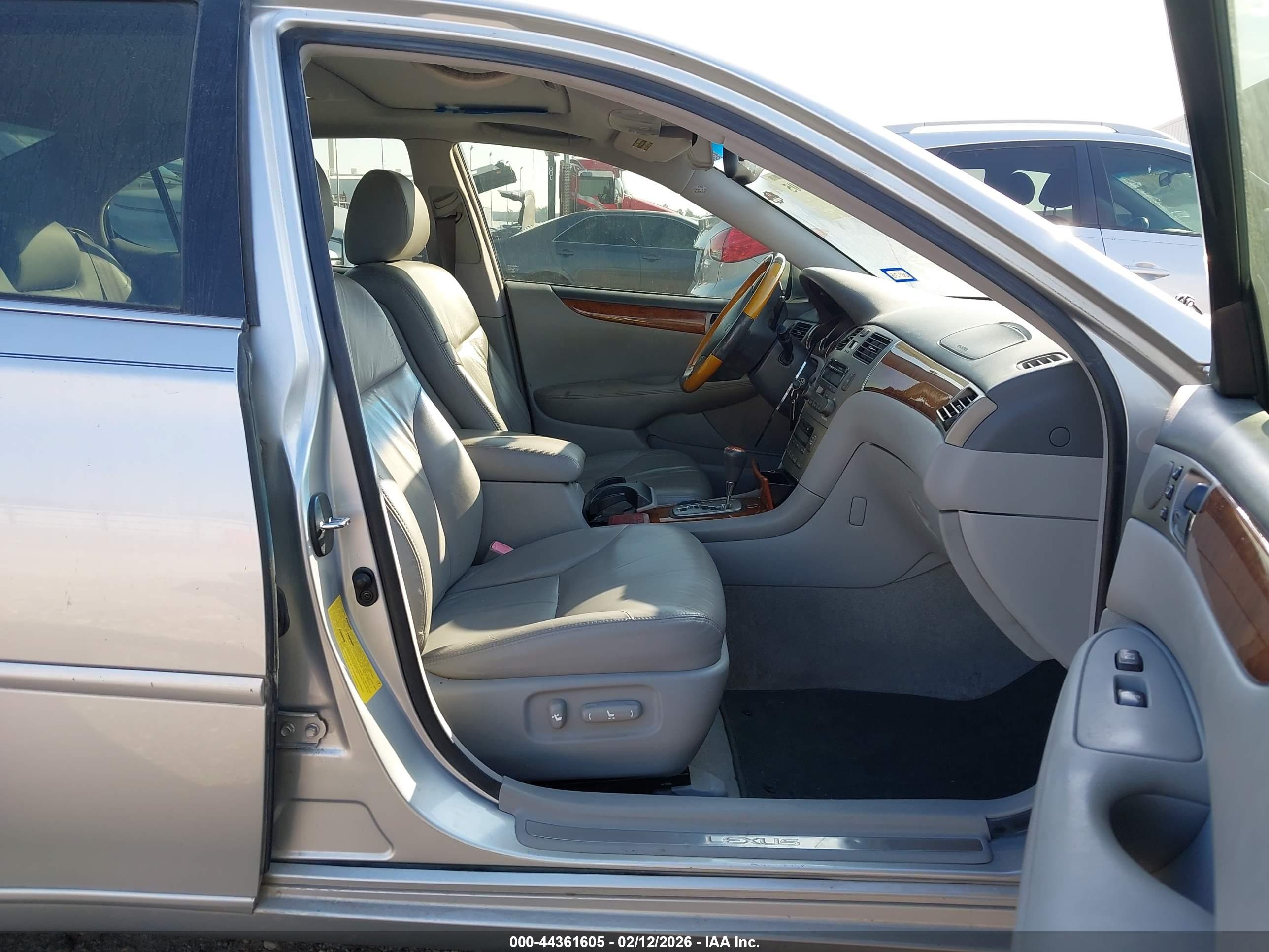 LEXUS ES image 5