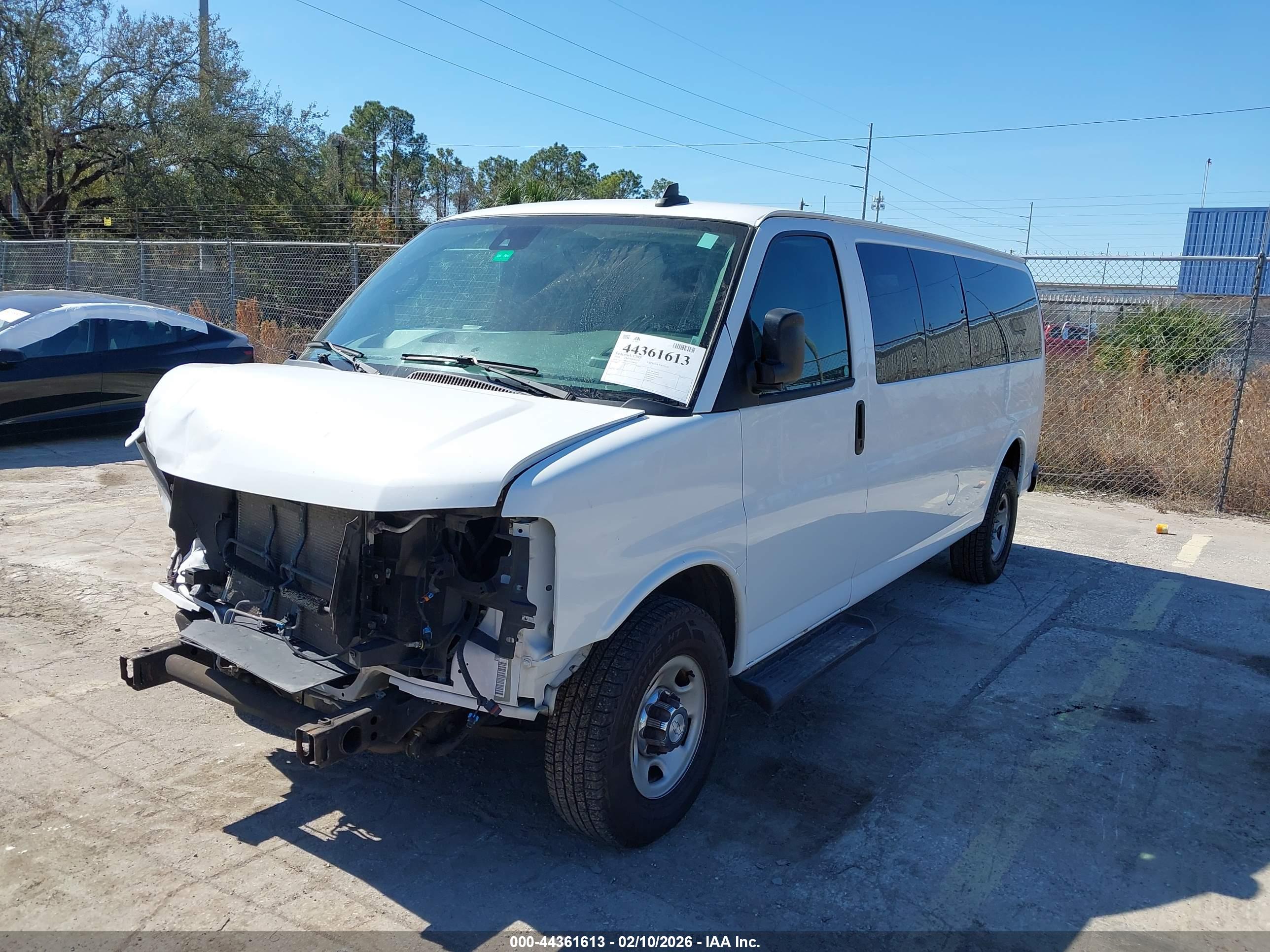 CHEVROLET EXPRESS image 2