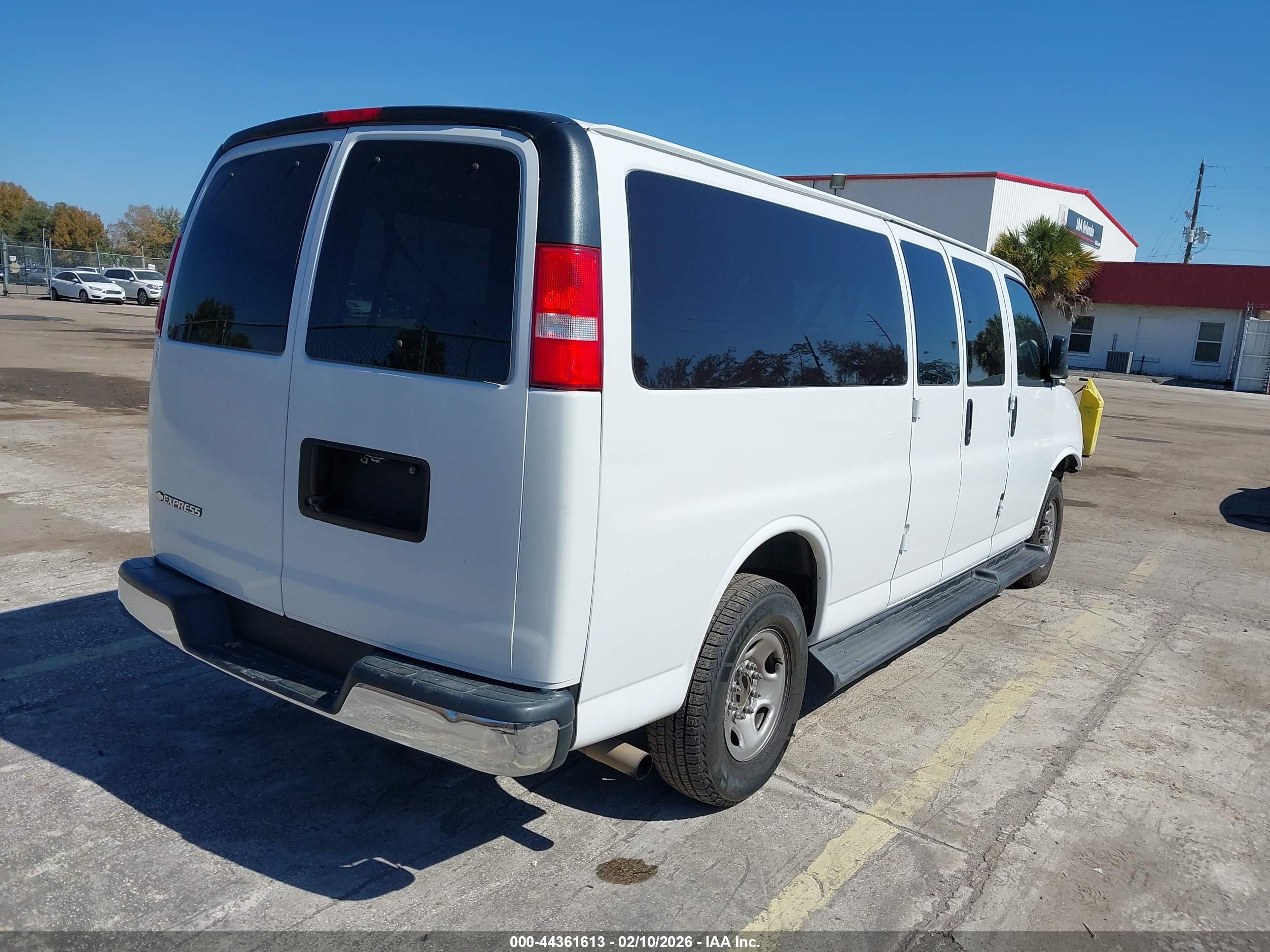 CHEVROLET EXPRESS image 4